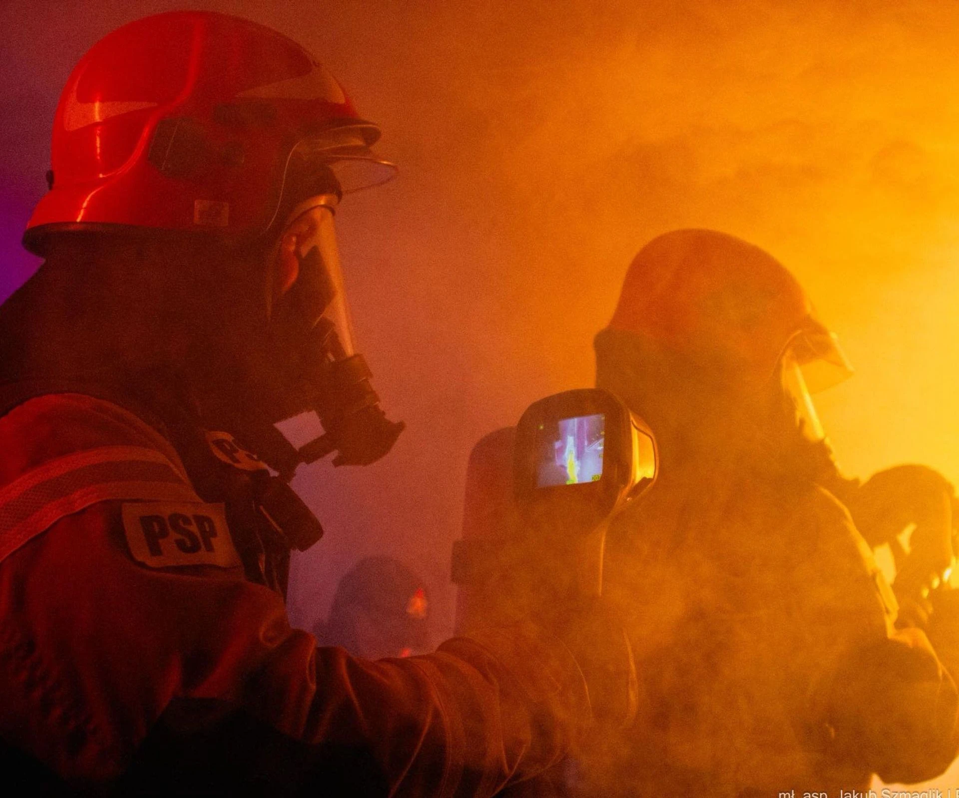 STRASZNE Zwęglone ciało w mieszkaniu! Tragiczny pożar w Kielcach