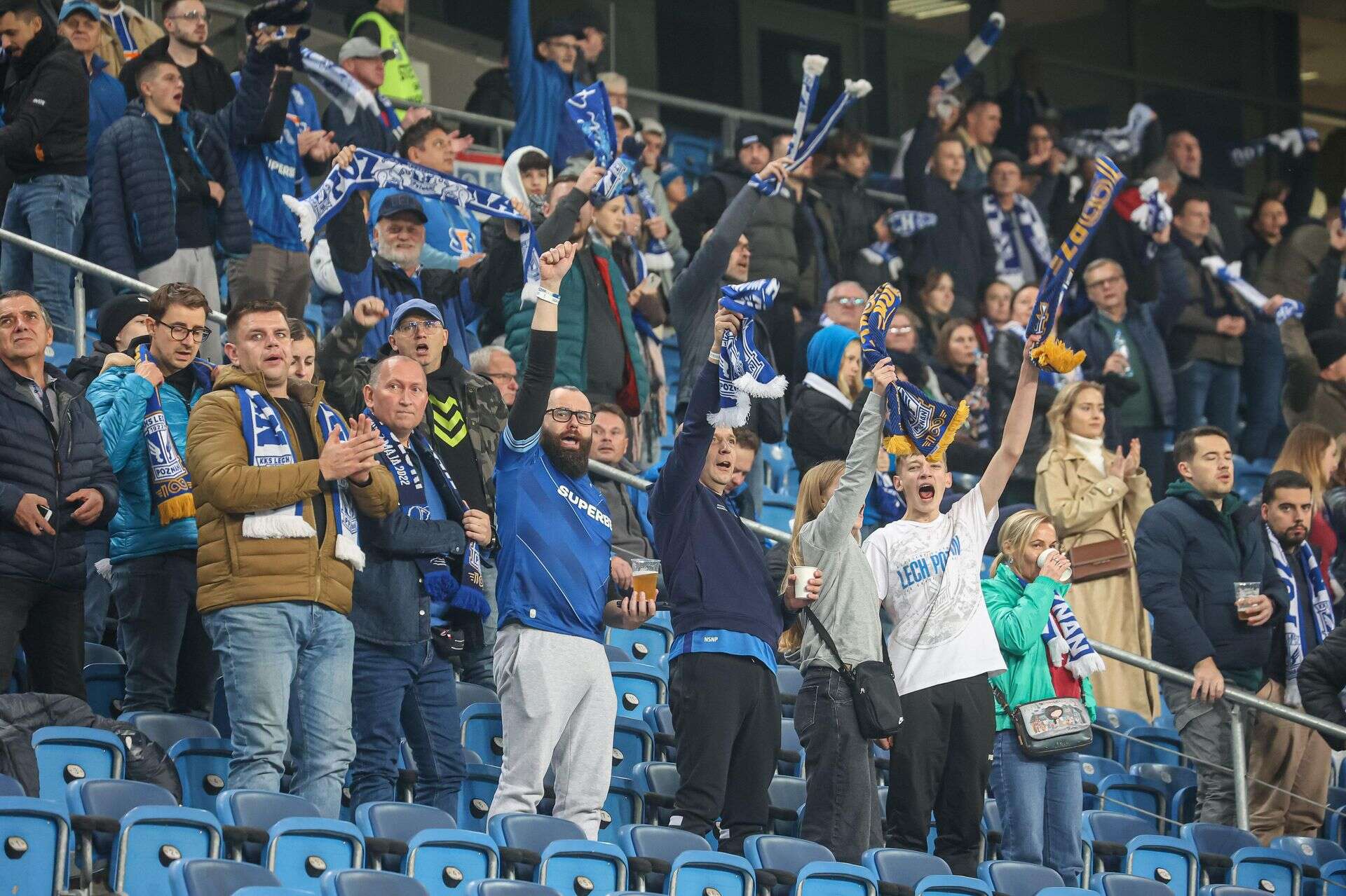 Ważne zwycięstwo Kolejorza Tak bawili się kibice na Enea Stadionie [ZDJĘCIA]