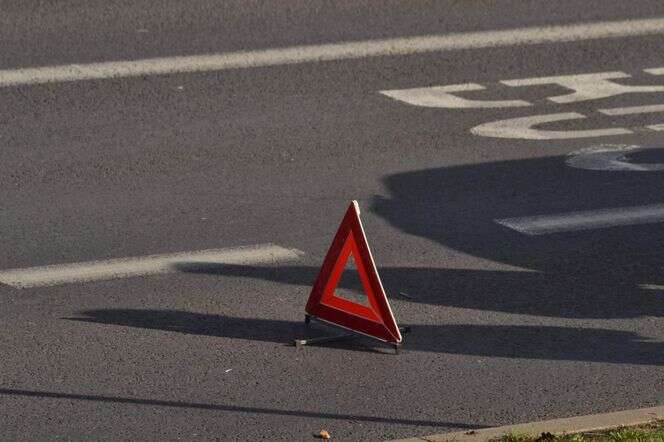 Ruch odbywa się jednym pasem Na A4 autobus uderzył w bariery i dachował. Są poszkodowani