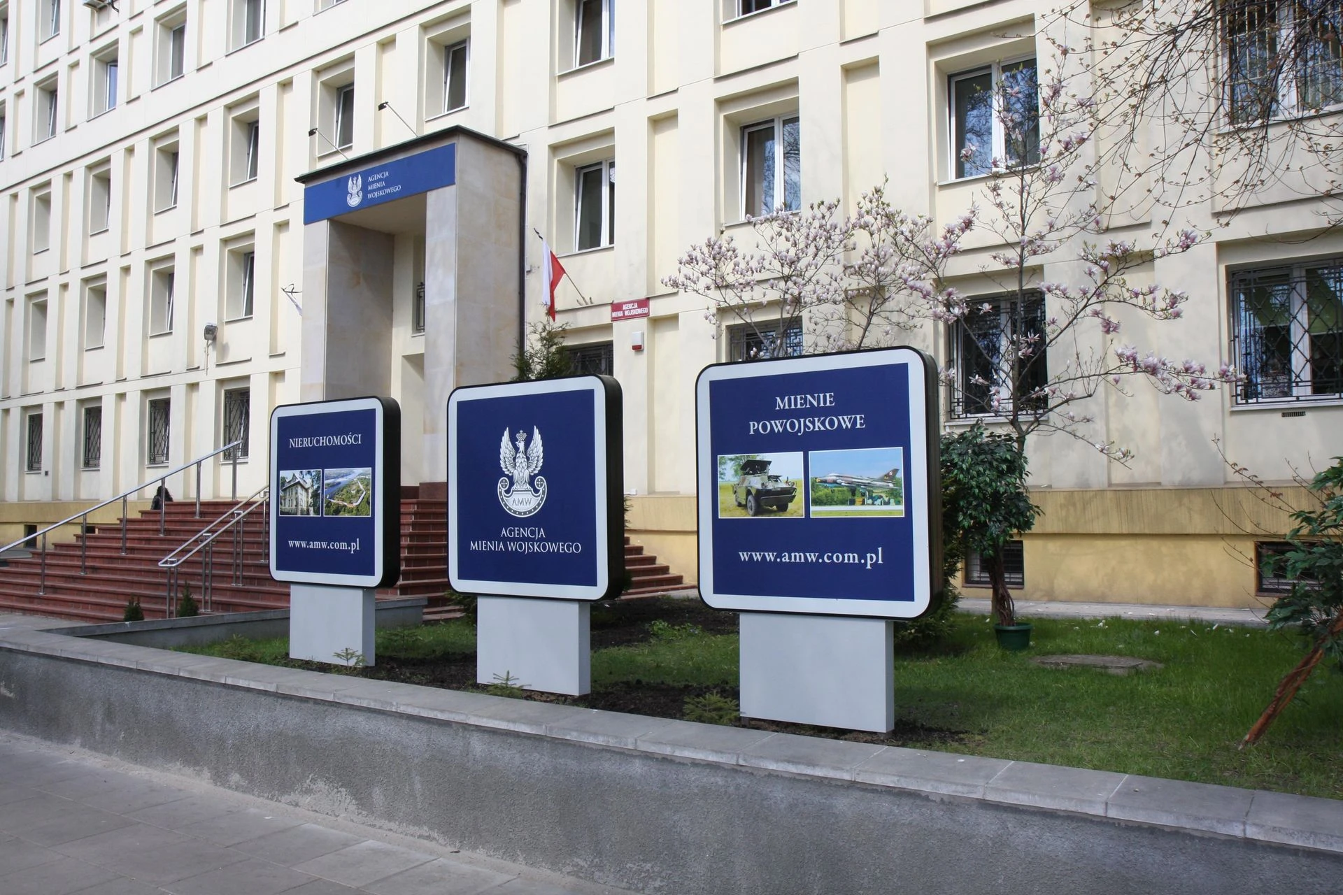 Wyprzedaż wojska Wyprzedaż wojskowego mienia. Co można kupić?