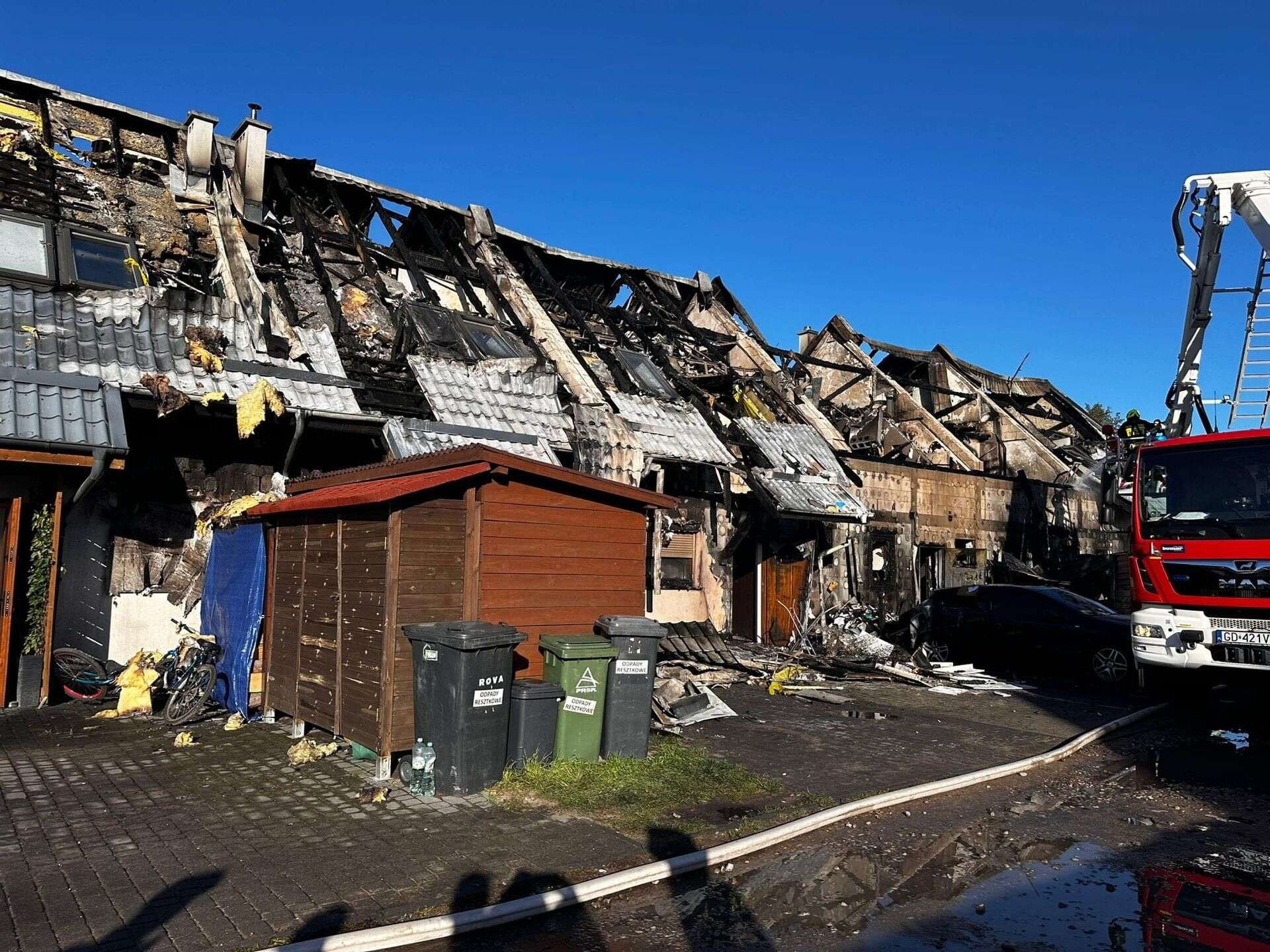 Ogień strawił wszystko Siedem rodzin straciło dobytek życia i dach nad głową! Ogromny pożar w Radunicy [ZDJ…