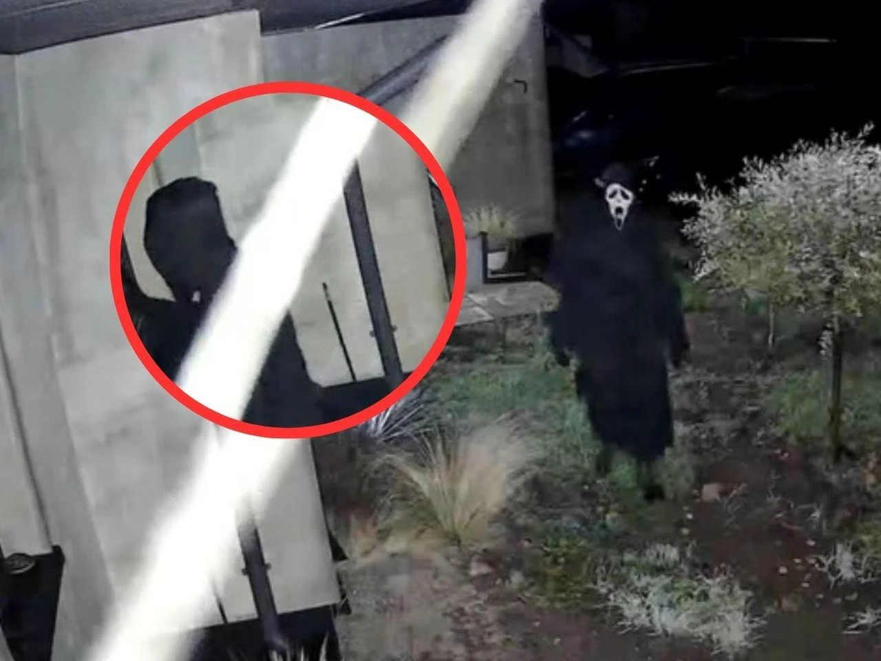 PRZERAŻAJĄCE Postać z horroru grasuje w Serocku i okolicach. „Stał pod naszym oknem o 3 w nocy”