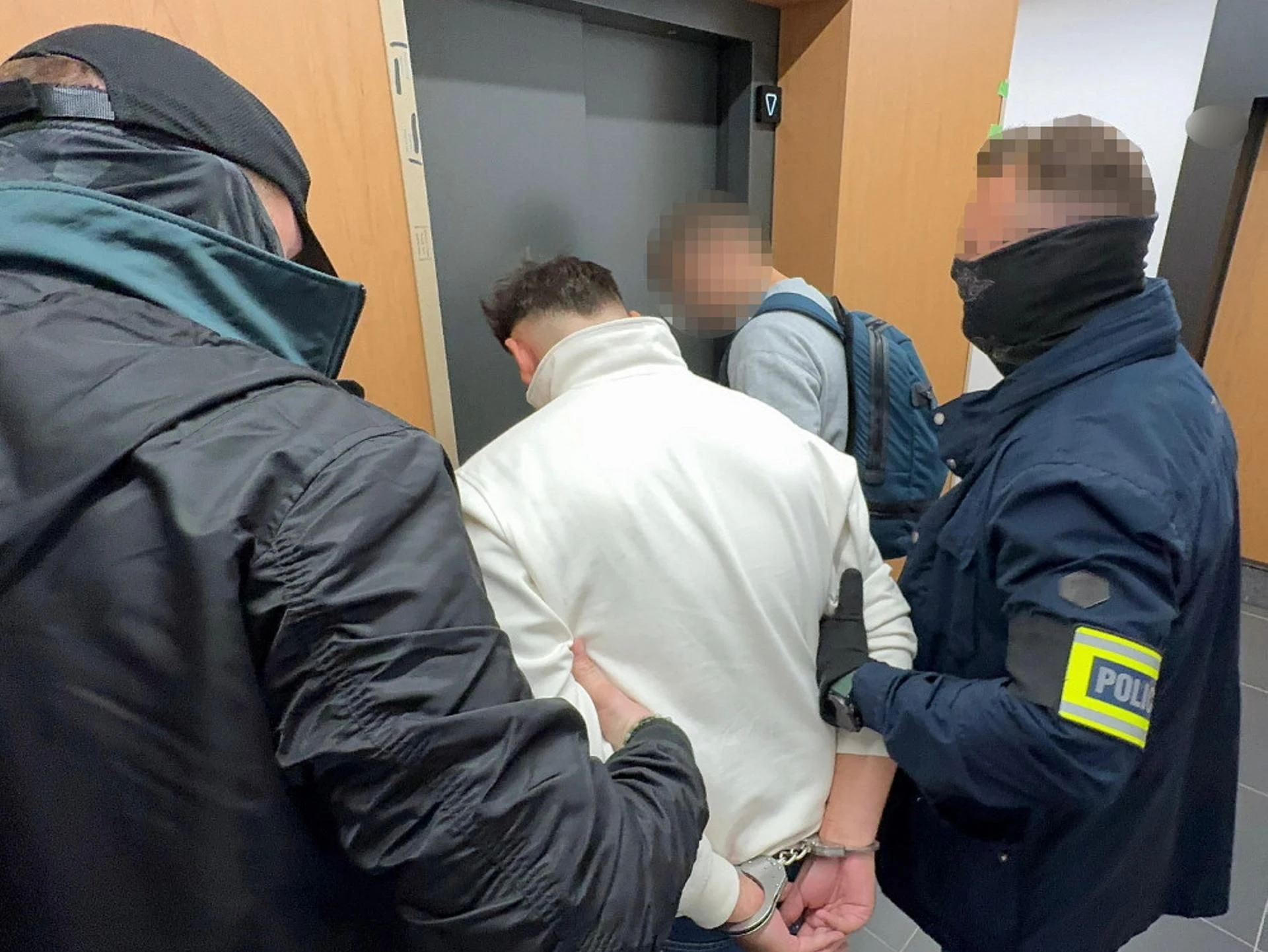 SZOK Niemieccy policjanci rozbili gang oszustów z Warszawy. Straty seniorów sięgają fortuny