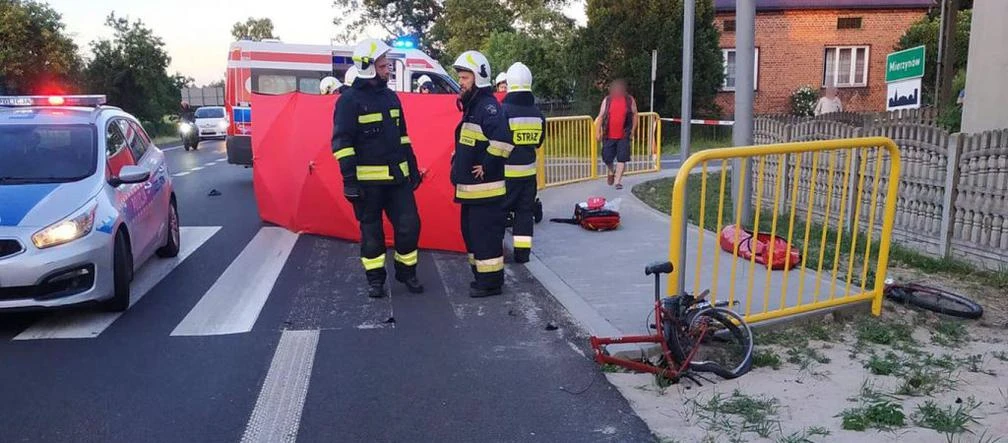 Koszmarny wypadek w Mierzynowie. Rowerzysta nie przepuścił auta. Skończyło się dra...