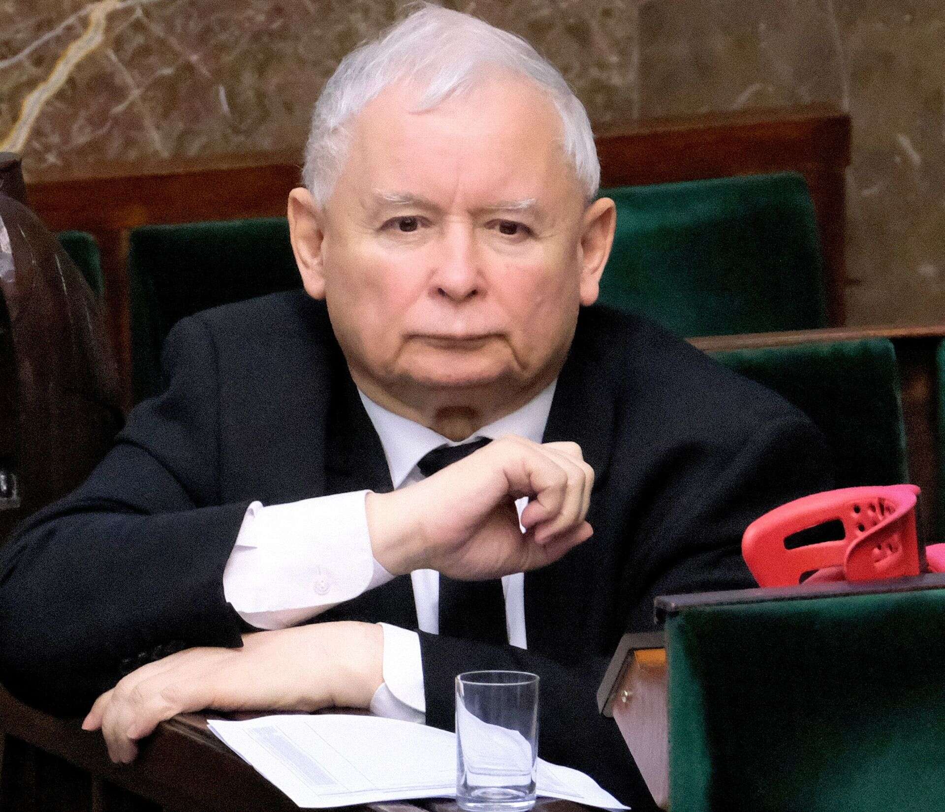 co się dzieje? Kaczyński w tarapatach! Porażające, co chcą zrobić. Cały PiS pod lupą