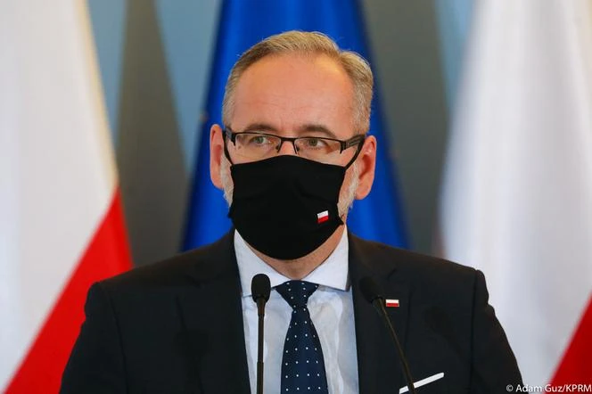 Koronawirus w Polsce. Adam Niedzielski o kolejnych mutacjach. Trzeba bardzo uważać!