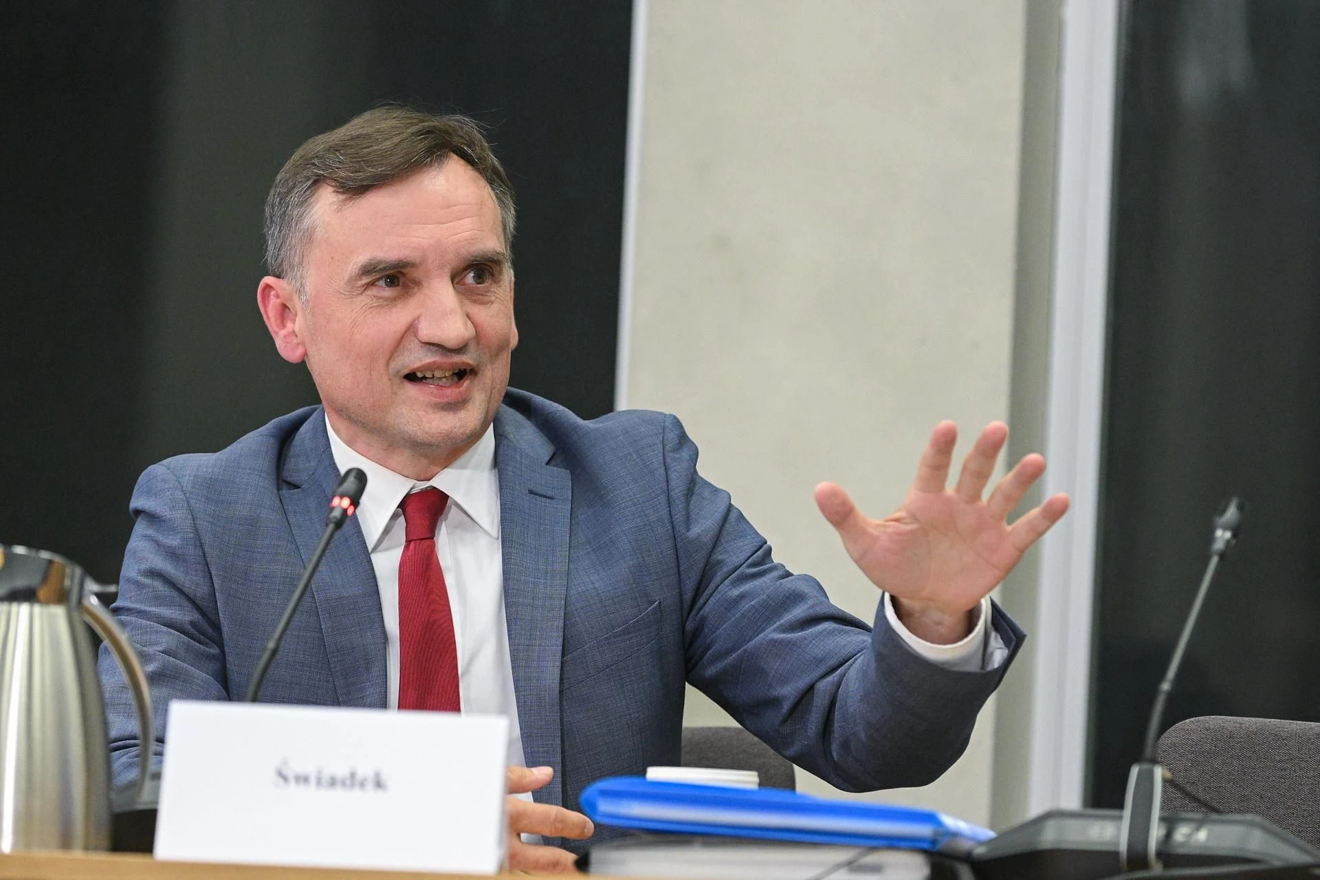 Posiedzenie komisji regulaminowej Pierwsza porażka PiS w obronie Ziobry. Komisja podjęła decyzję