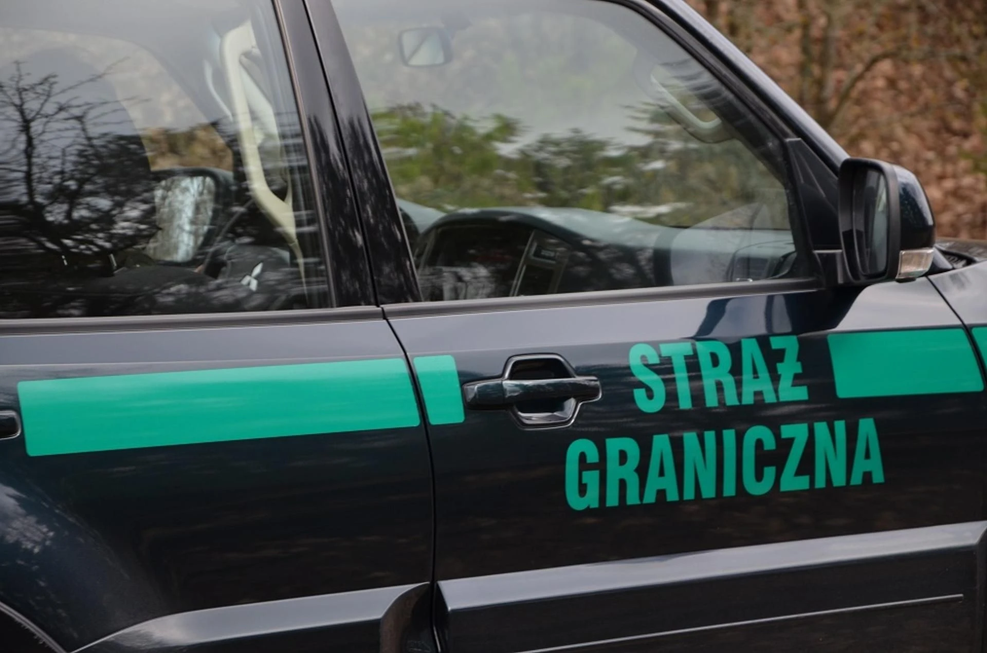 Sytuacja przy granicy Chciał przejechać strażnika i uciec z migrantami