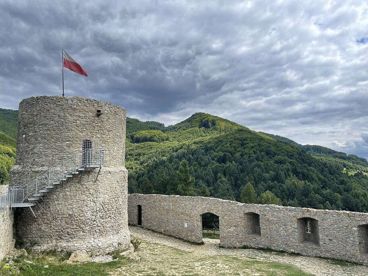 Chodzi o bezpieczeństwo Atrakcja turystyczna w Małopolsce będzie zamknięta. Zamek należał do króla Polski