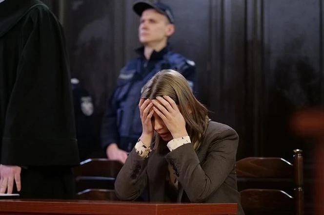 Pierwsza miłość Pierwsza miłość, odcinek 3799: Kalina wyląduje w więzieniu przez Oliwkę! To ona podł…