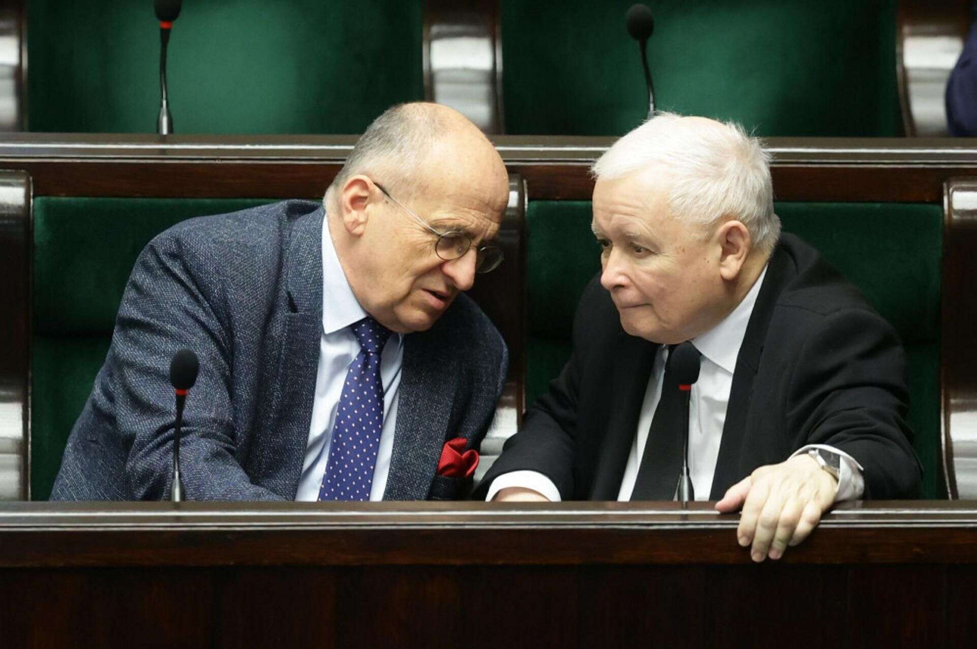 nowy wątek Afera wizowa. Rosjanie dostawali je nawet po rozpoczęciu wojny? Kaczyński miał o tym…