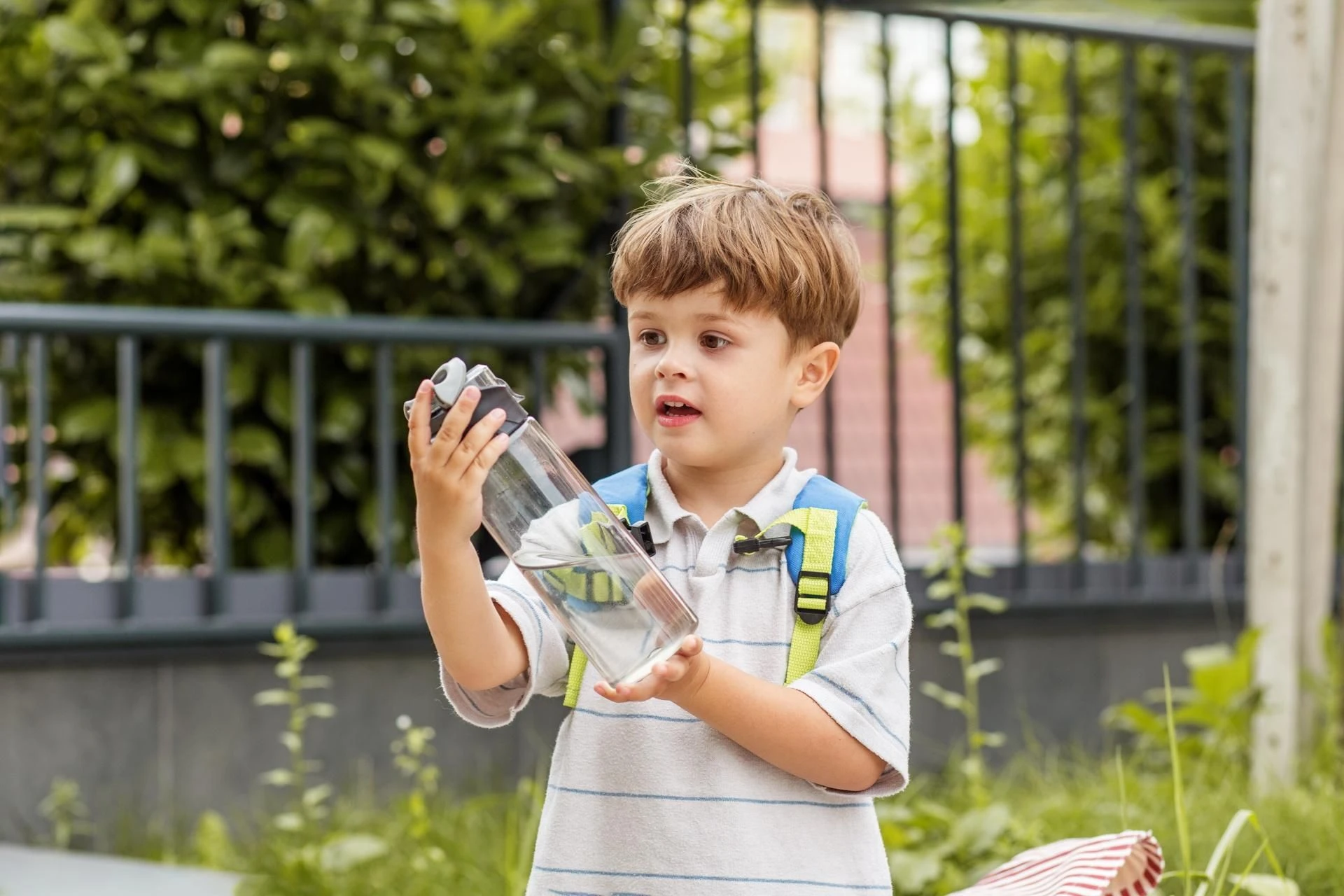 Obrzydliwe? Polacy tak piją wodę i jeszcze dają dzieciom. Nawet 2 mln bakterii na 1 mm. Mamy prosty sposób, jak temu zaradzić