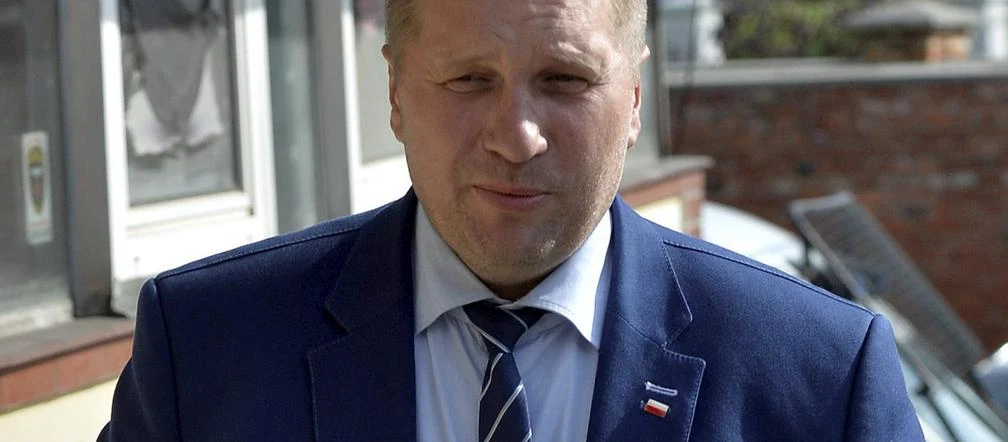 Przemysław Czarnek oburza się LGBT, a sam przytulał młodego blondyna! Kłopotliwe z...