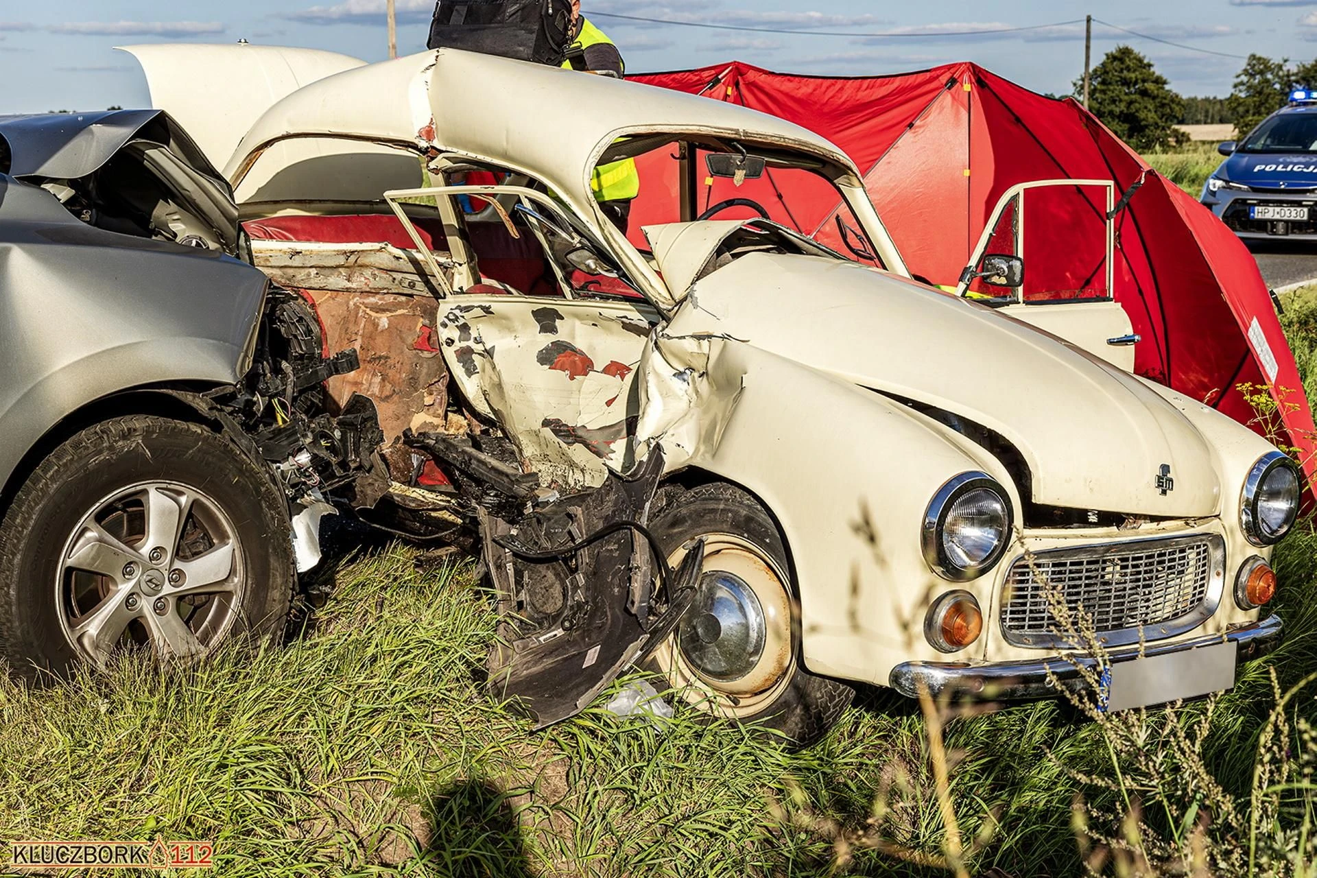 2 osoby nie żyją, 4 zostały ranne Jechali syreną, zginęli na miejscu. Ważny apel po tragedii: 