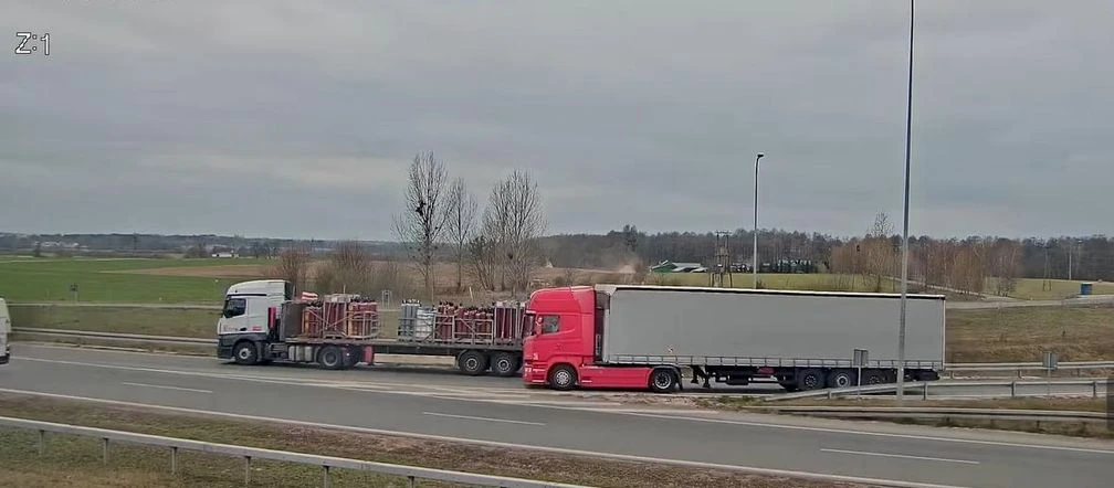 jest nagranie! Butle z gazem i cofanie na ekspresówce! Skrajnie niebezpieczny manewr na S5