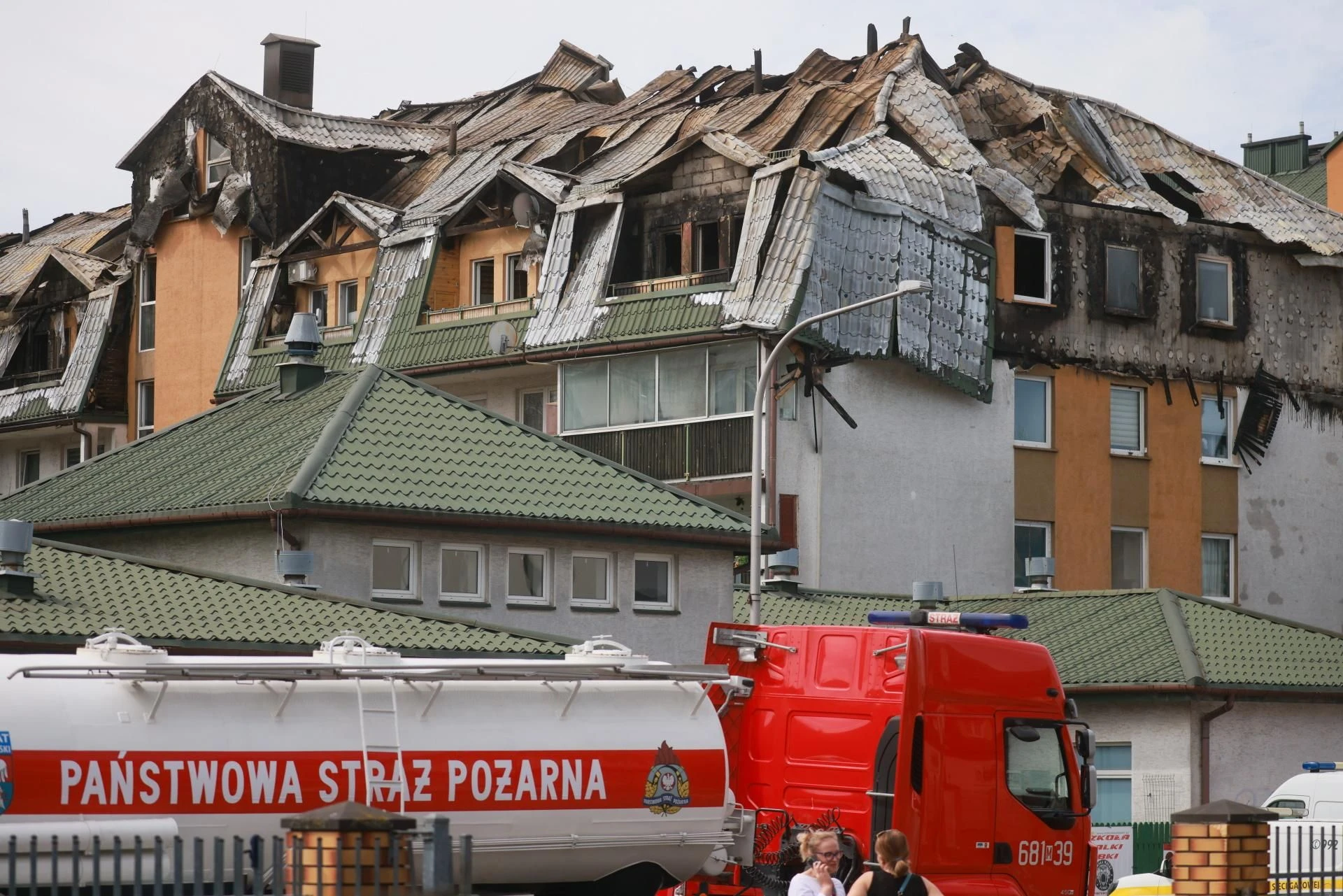 dramat wielu rodzin! Wielki pożar w Ząbkach. Mieszkańcy wracają po najważniejsze rzeczy. Śledztwo trwa
