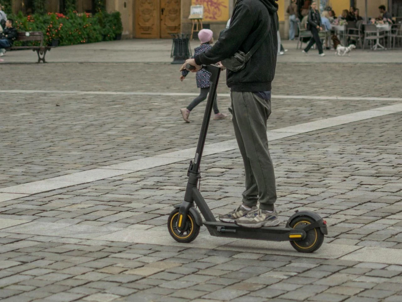 CZAS POKAŻE Koniec hulajnogowej anarchii na Woli? Burmistrz szykuje rewolucję
