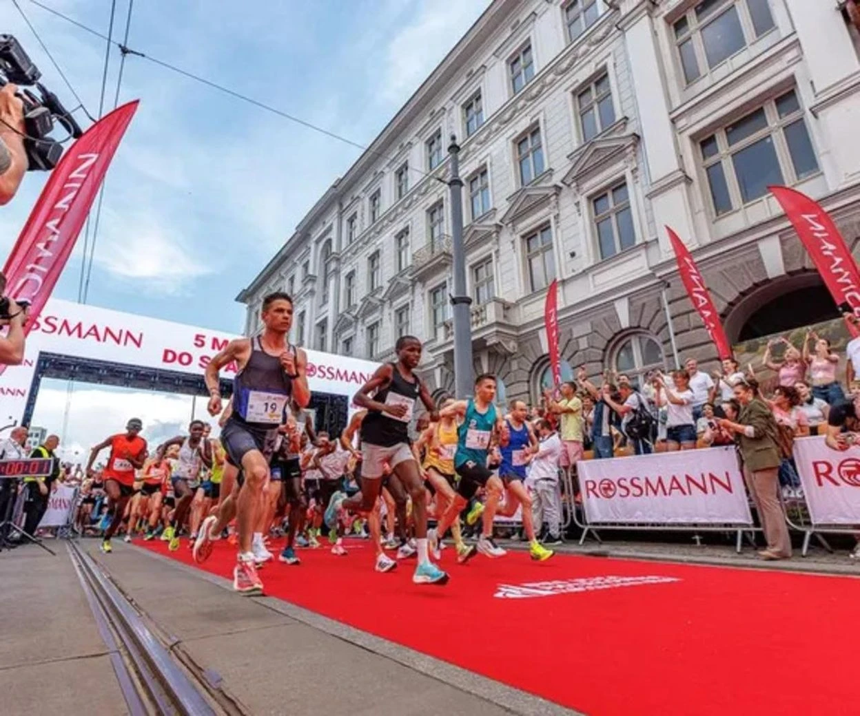 Rekordowy Bieg Rossmann Run z aplikacją i 2,8 mln zł dla Polskiego Komitetu Paralimp…