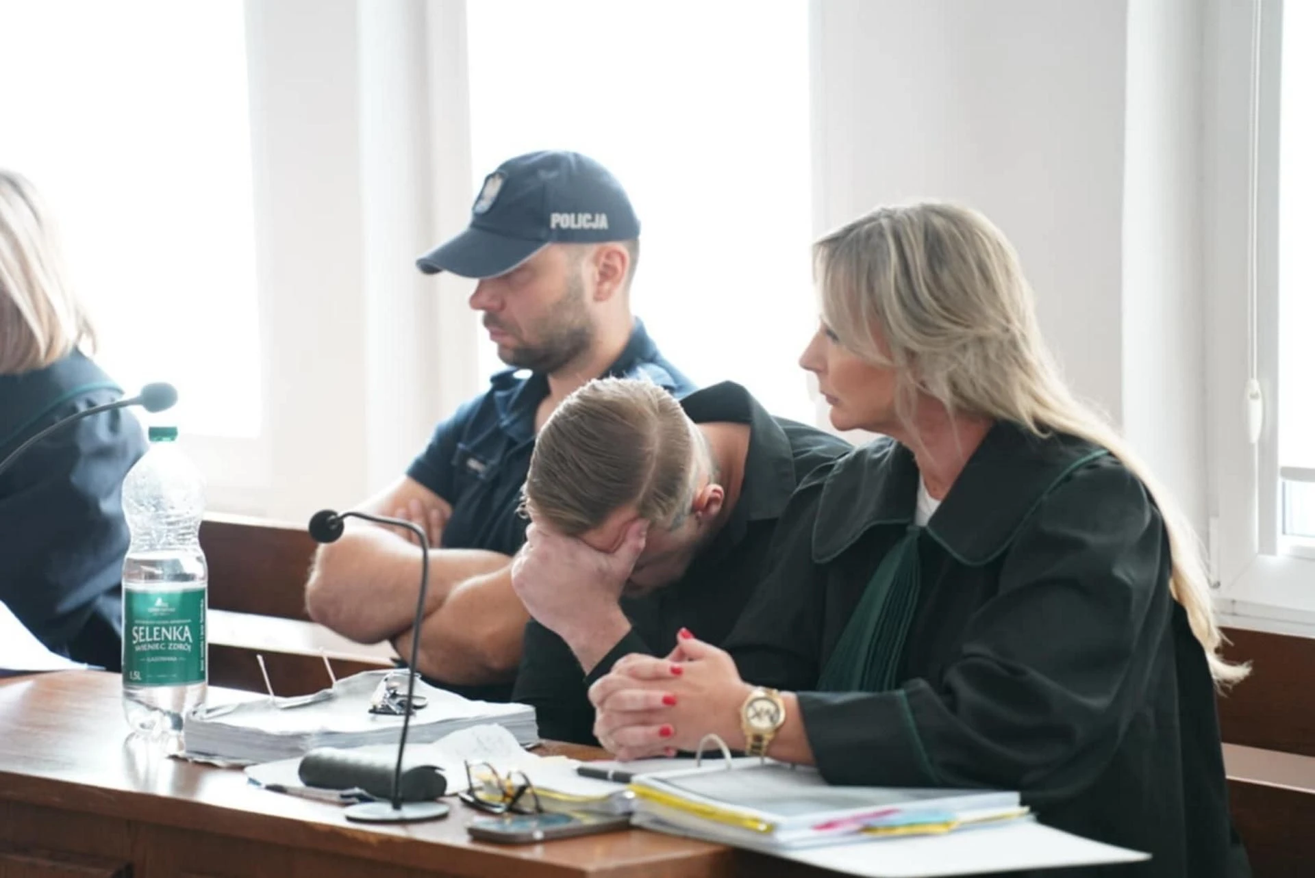 załamany na sali sądowej Mąż pani Eweliny zginął na Trasie Łazienkowskiej. Łukasz Żak nawet na nią nie spojrzał