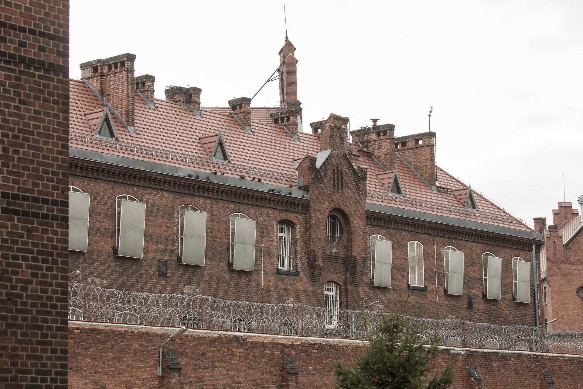 co tam się stało?! Śmierć w więzieniu we Wrocławiu. Osadzony zmarł po tajemniczym incydencie
