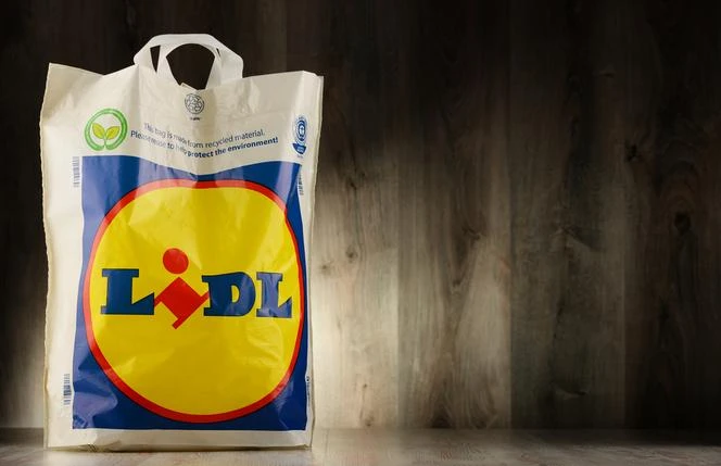 Giga promocje w Lidlu. Zrób w domu strefę kibica. Tanie przekąski i napoje, mielon...