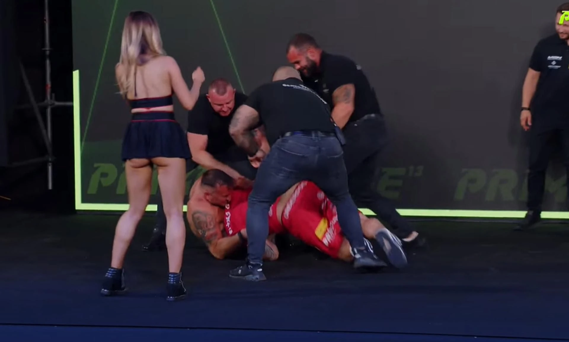 Awantura PRIME MMA: Awantura! Jóźwiak i Waszka G zaczęli się szarpać na ziemi. Ochrona nie mo…