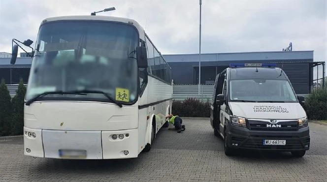 To cud, że dzieci dojechały w jednym kawałku! Szkolny autokar nie spełniał rzadnyc...