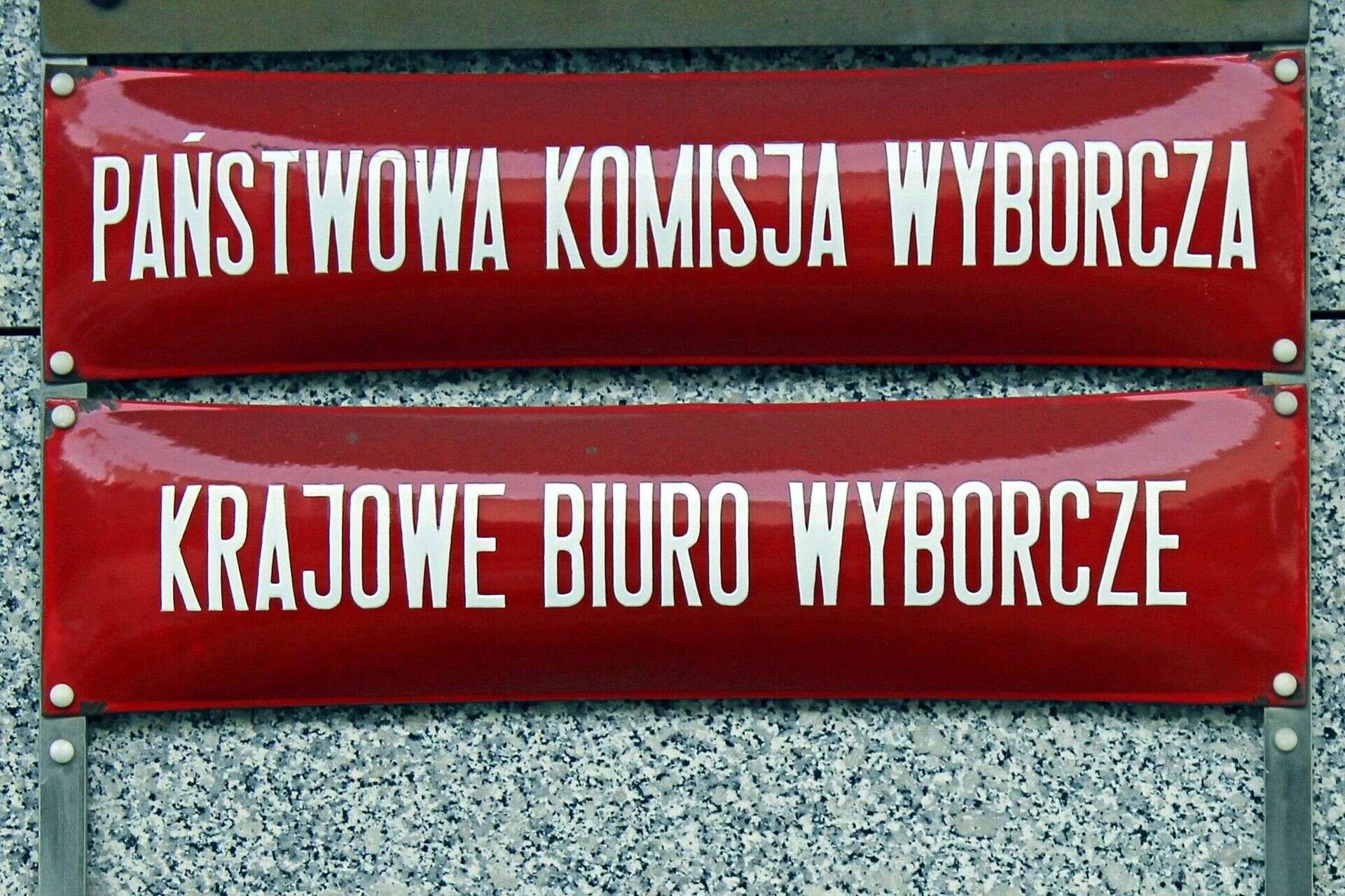 Minister finansów nie dostał odpowiedzi Członkowie PKW mieli zdecydować o pieniądzach dla PiS. Zła wiadomość do partii