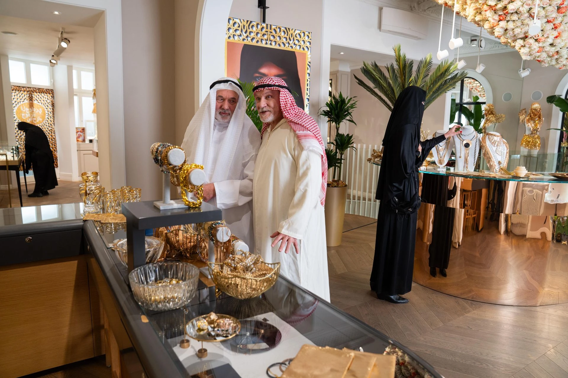 Barwy szczęścia Barwy szczęścia, odcinek 3218: Tak Andrzej i jego wspólnik Antoni będą się bawili w Dubaju. Celina znajdzie ch w luksusowym hotelu - ZDJĘCIA