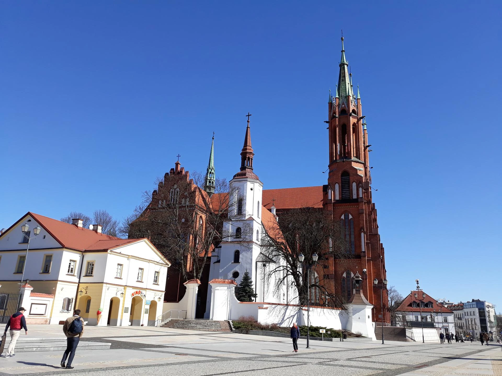 Odwołana dyspensa w Archidiecezji Białostockiej. Katolicy powinni chodzić w każdą ...