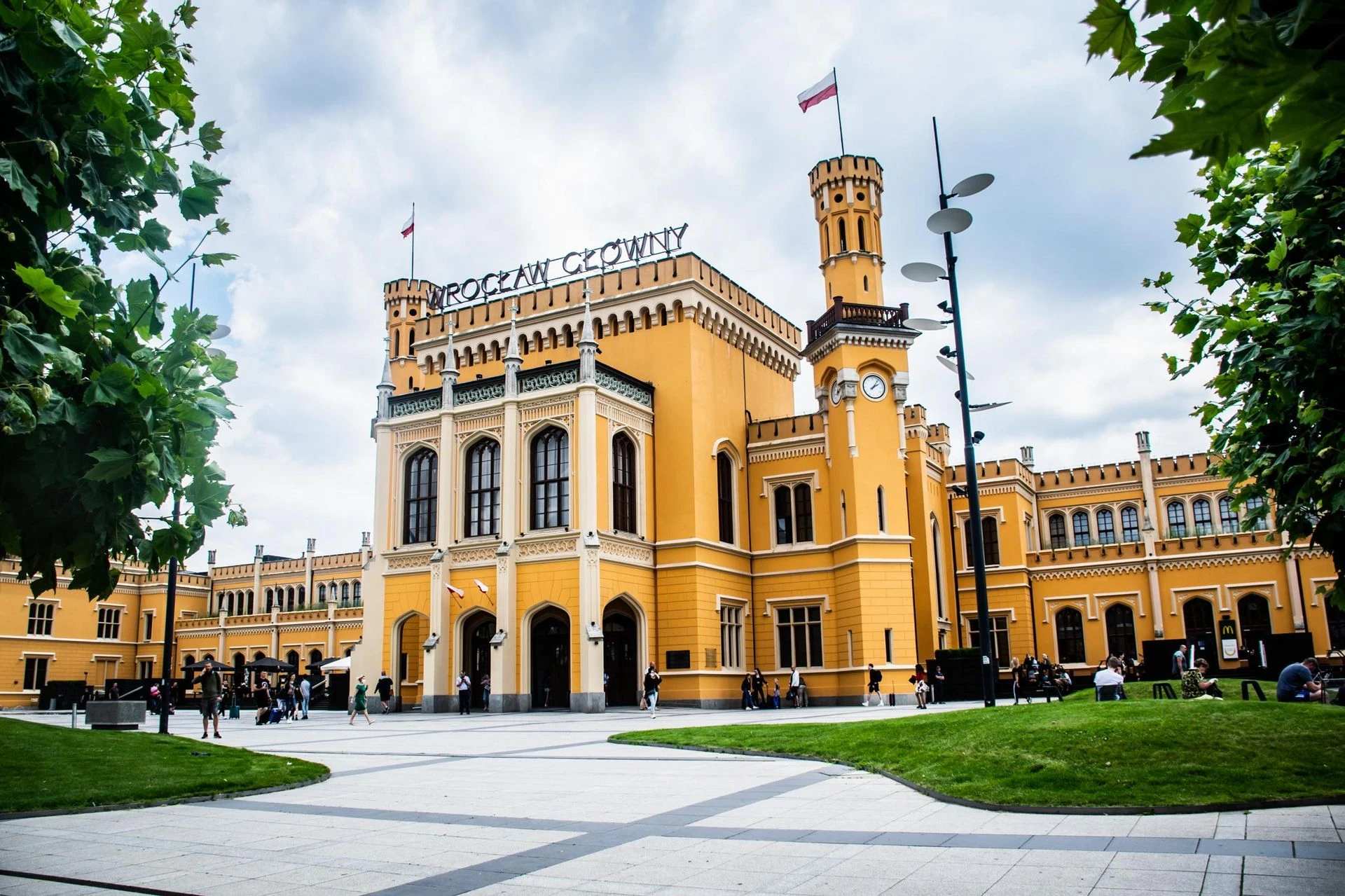 dworzec PKP Najpiękniejszy dworzec PKP w Polsce według AI. Ten budynek zachwyca podróżnych