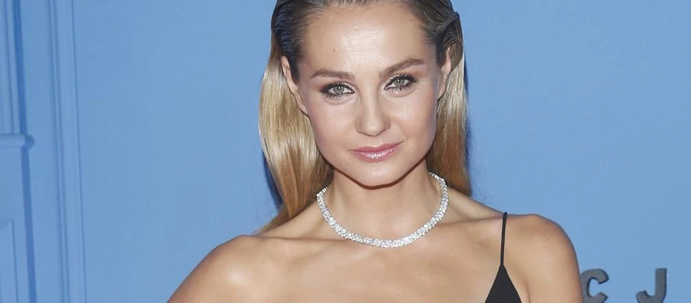 Małgorzata Socha w białej sukni na weselu! Wpadka? Oceńcie sami