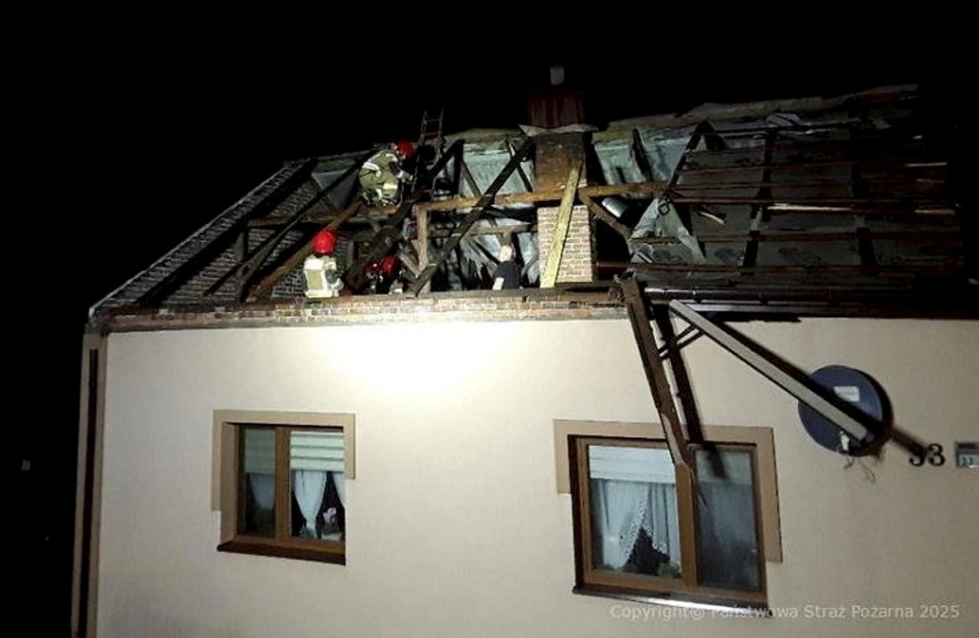 Służby w akcji Zerwane dachy, podtopienia i brak prądu. Katastrofalne skutki nawałnic w Łódzkiem