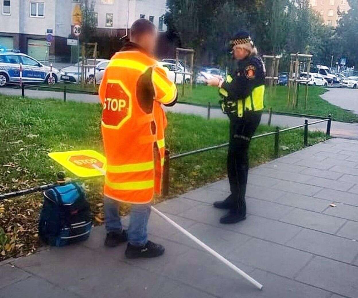 SKANDALICZNE Przeprowadzał dzieci przez jezdnię w takim stanie! Przerażeni przechodnie wezwali po…