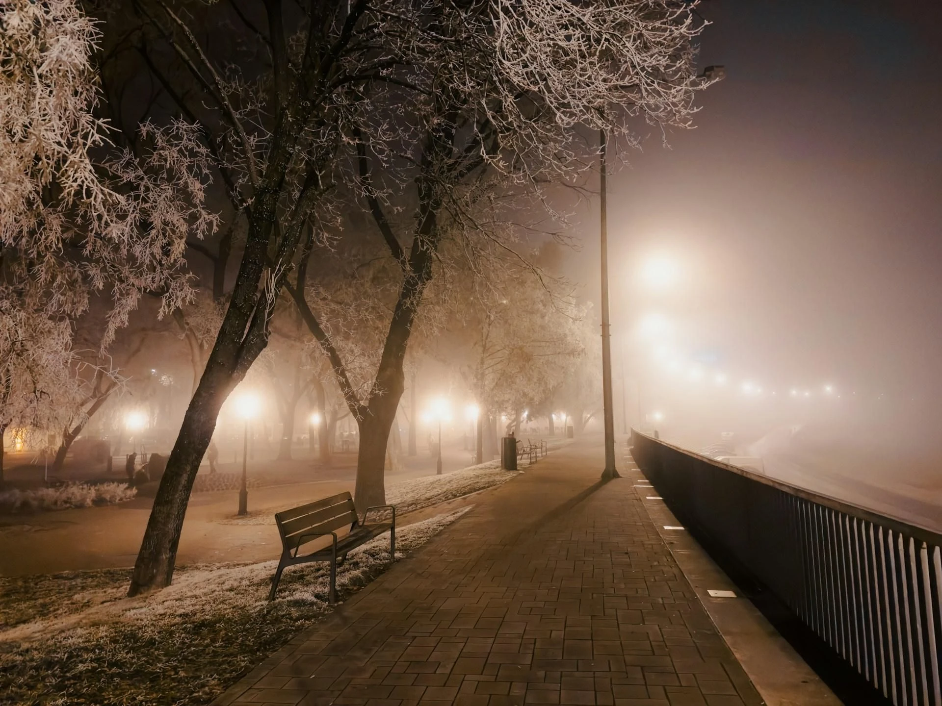 Ostrzeżenie IMGW IMGW bije na alarm. Noc z soboty na niedzielę może zaskoczyć