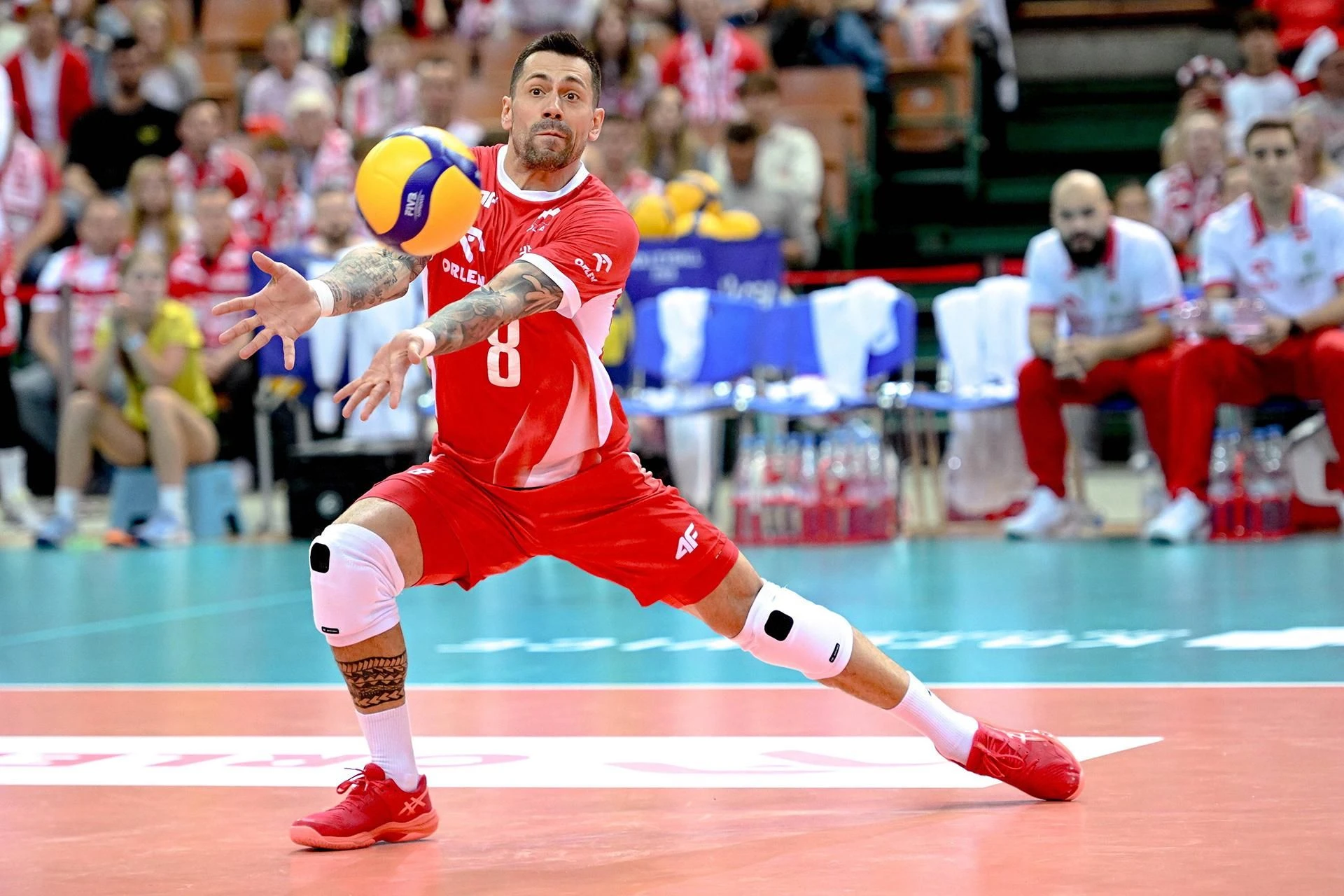 Zaskakująca sytuacja w kadrze Blisko 30-letni siatkarz zadebiutował w reprezentacji Polski. Czy oczaruje Grbicia?