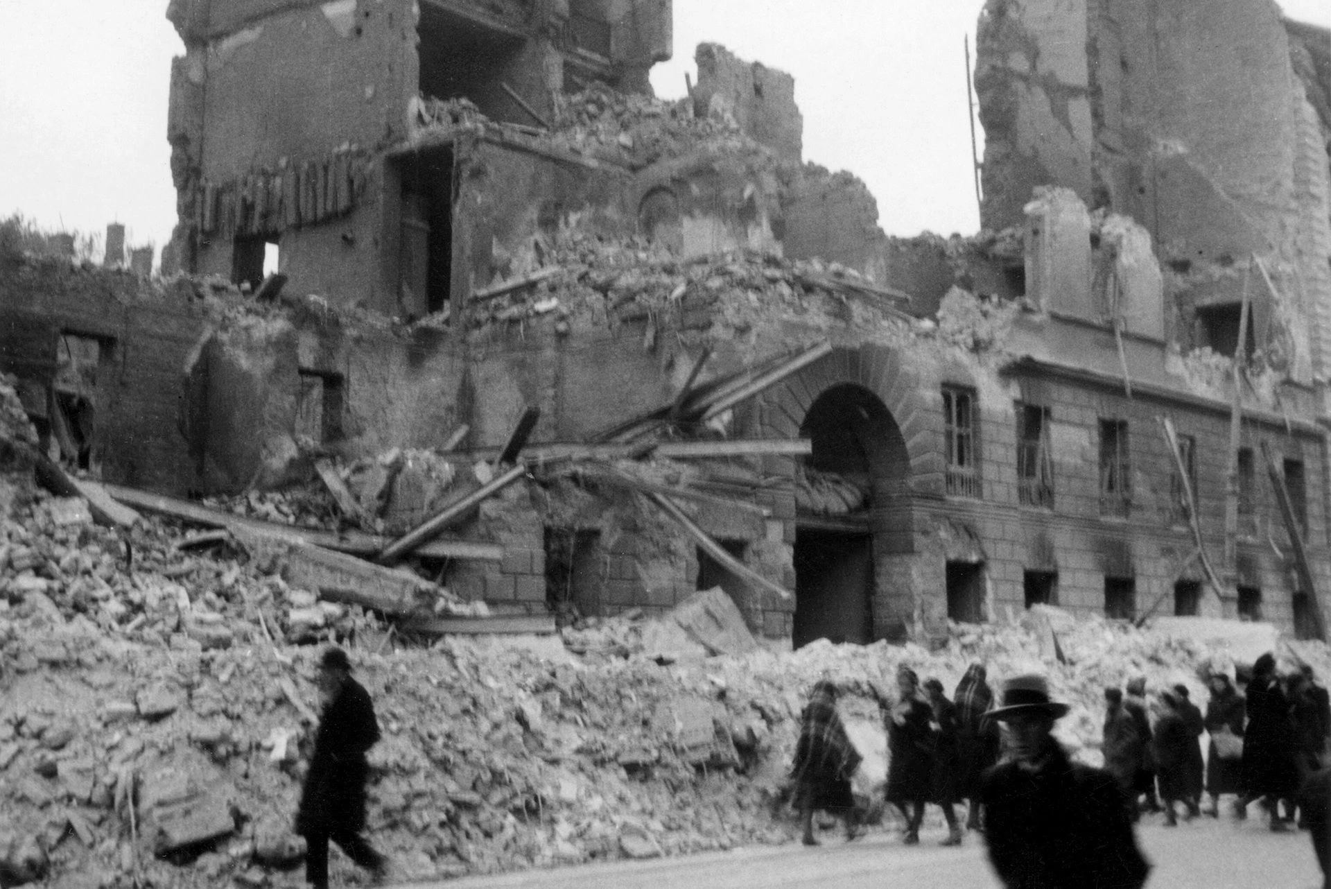 Berlin nie dotrzymał słowa Rok temu Niemcy zapowiadali pomoc dla żyjących ofiar wojny. Do dzisiaj nie ruszyły n…