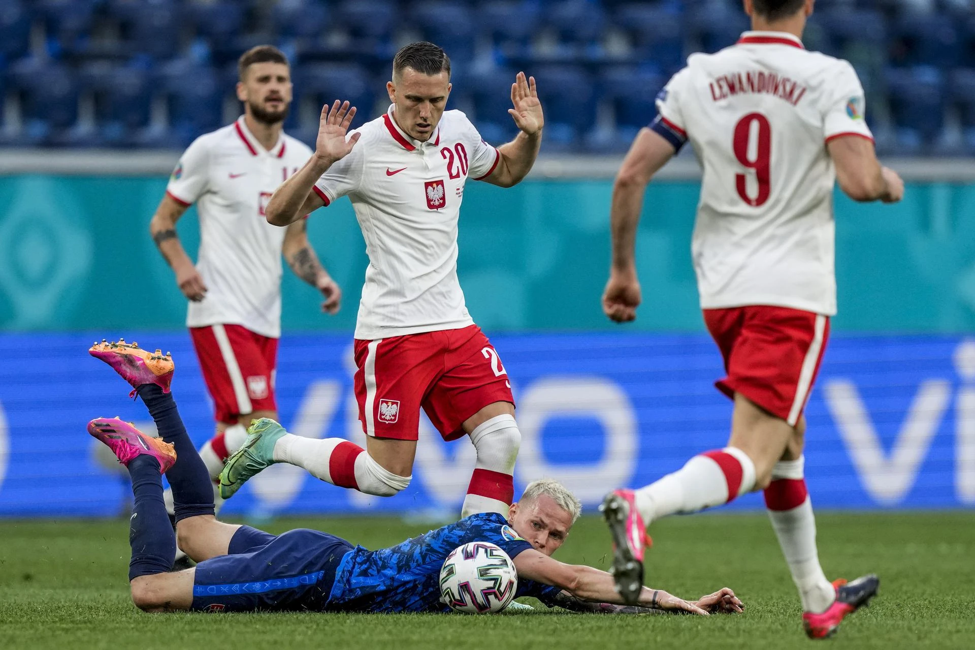 Rząd zajmie się kartofliskiem, na którym będzie mecz Polska - Hiszpania! Ostra rea...