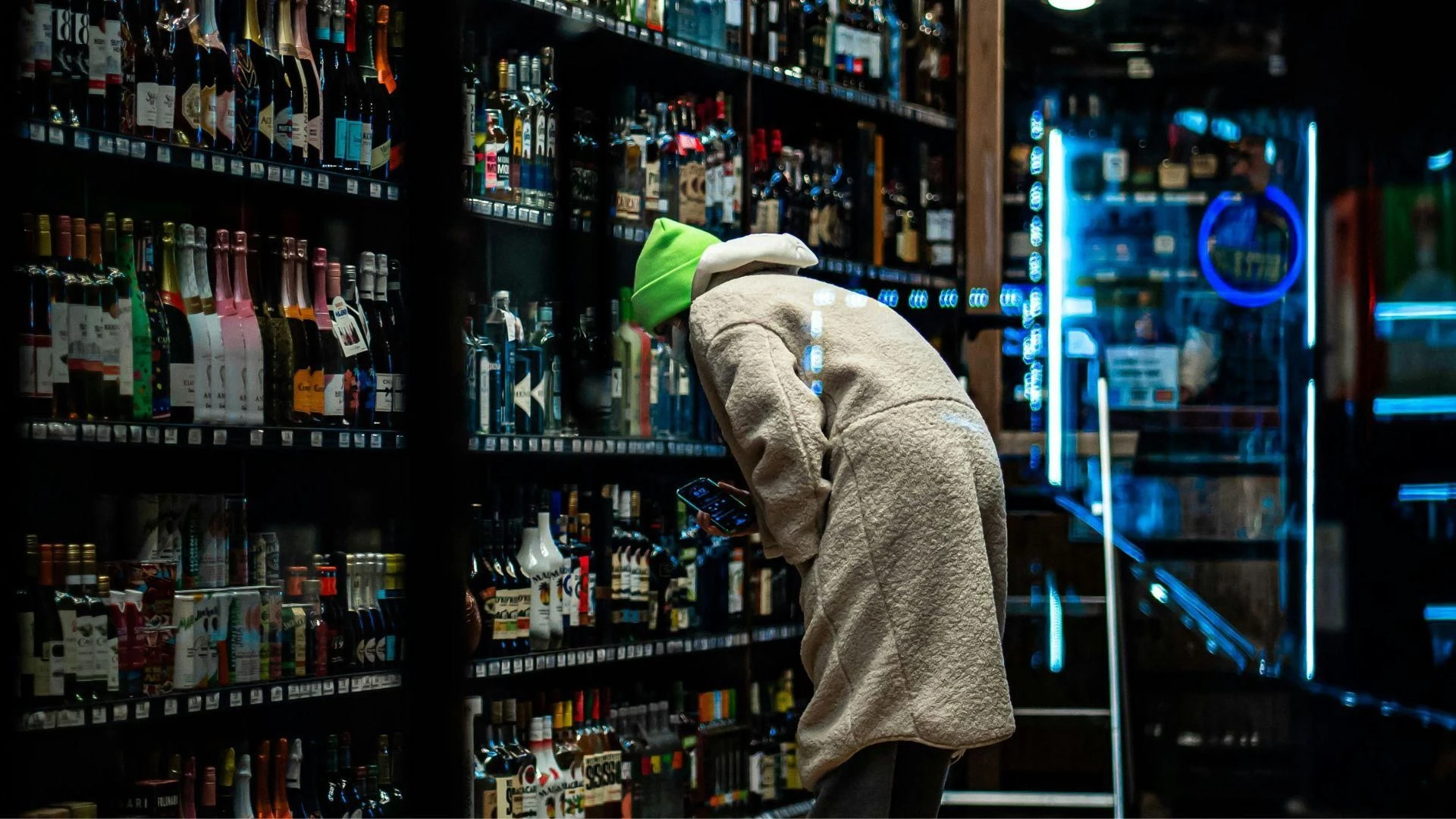 SPRAWDŹ Zakaz sprzedaży alkoholu nocą w Warszawie. Co trzeba wiedzieć? Najważniejsze informacje