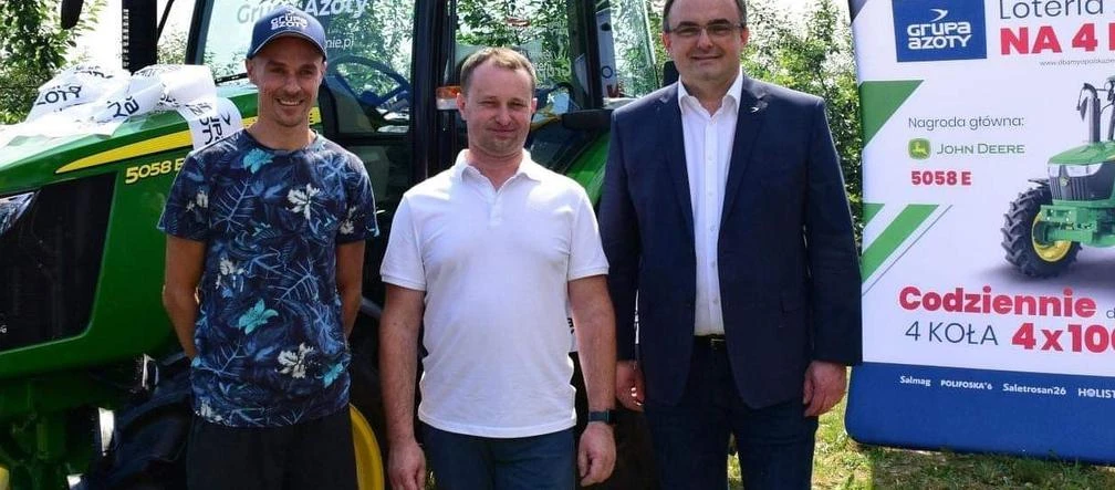 Piotr Żyła w Świętokrzyskiem! Sprezentował... ciągnik gospodarzowi z Orłowin!