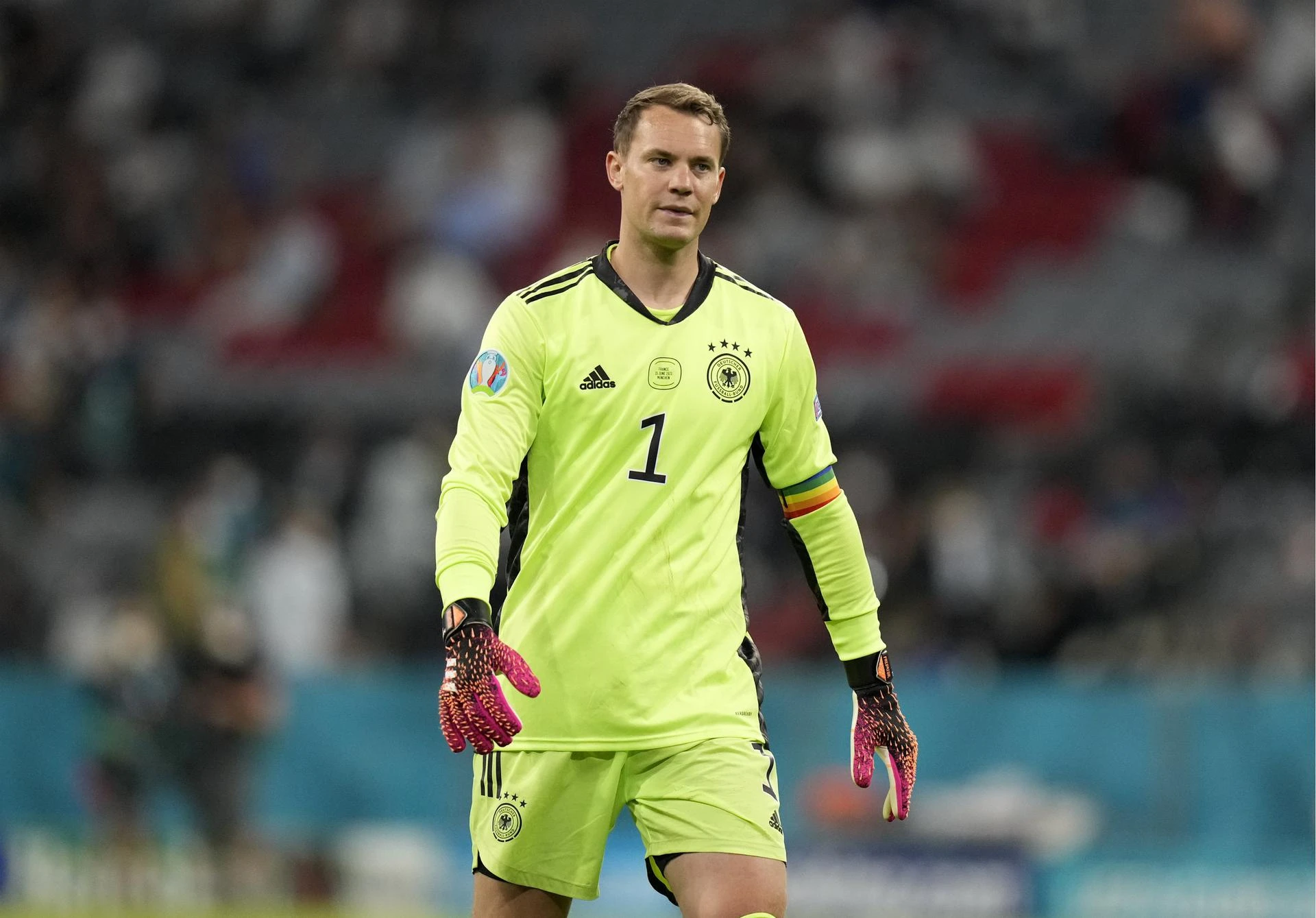 Duża afera na Euro 2020? Tęczowa opaska kapitańska Manuela Neuera, UEFA przyjrzała...