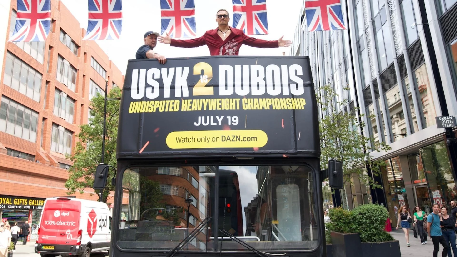 W sobotę na Wembley Tak się promuje walkę o wszystkie pasy! Usyk i Dubois wsiedli do autobusów i przejec…