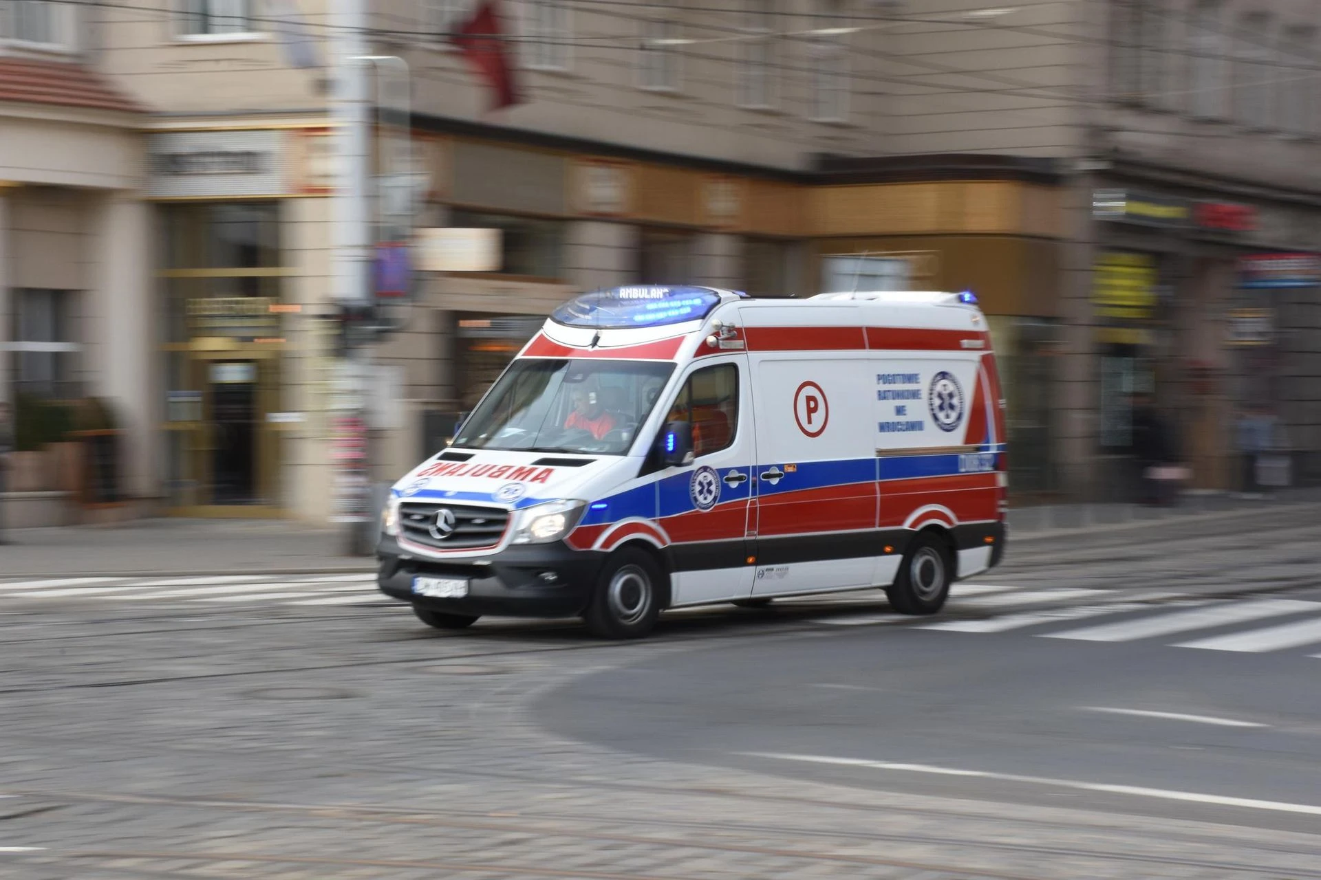 Wypadek Kierowca bmw potrącił kobietę podczas pokazów driftu. Wstrząsająca relacja świadków