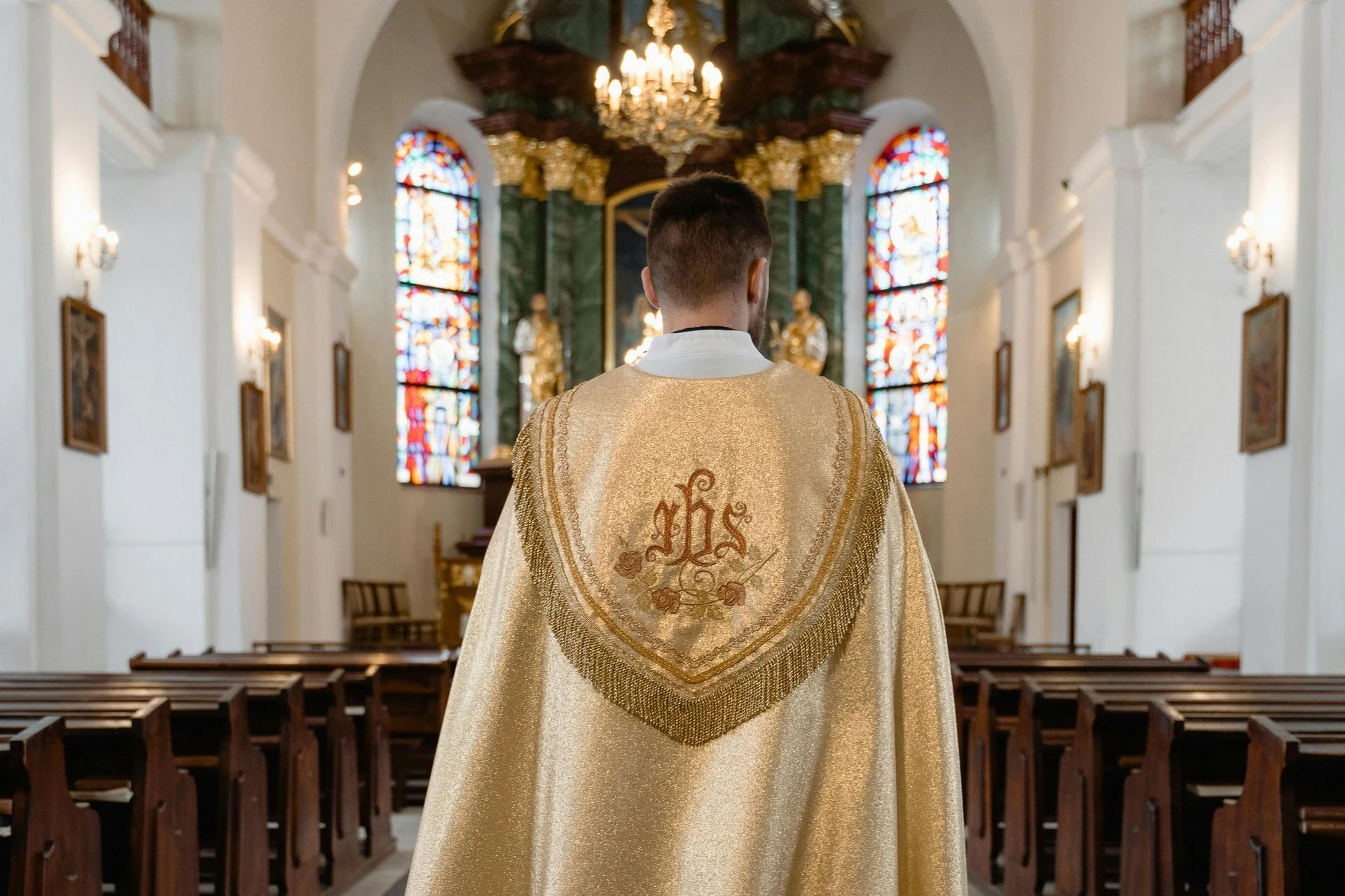 Wierni są w szoku Skandal przy budowie kościoła! Proboszcz odwołany przez biskupa