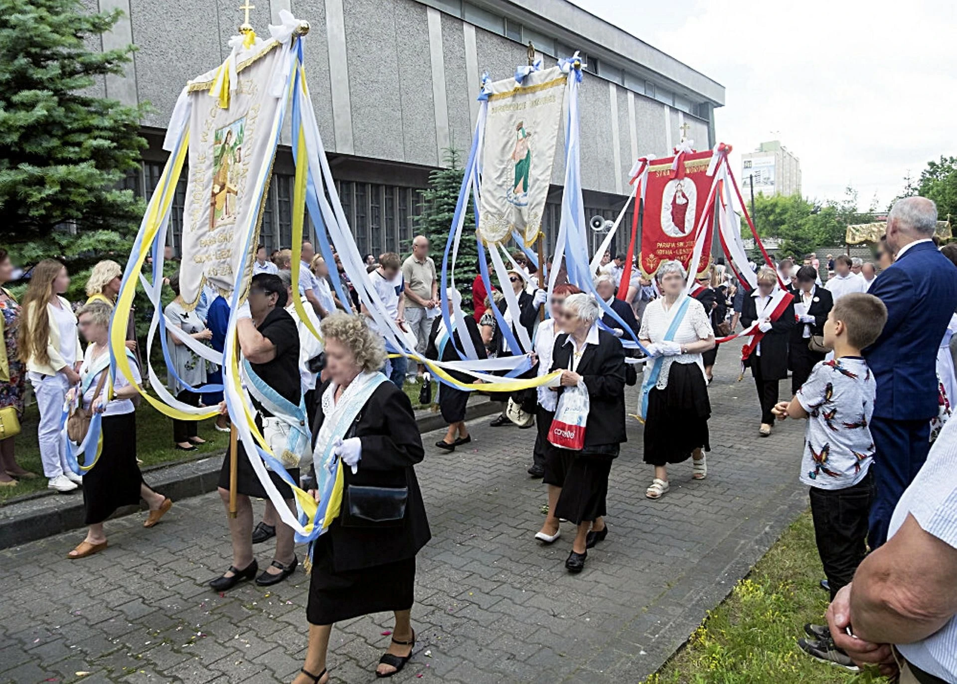 Kaszuby Szokujące sceny przed świętym obrazem
