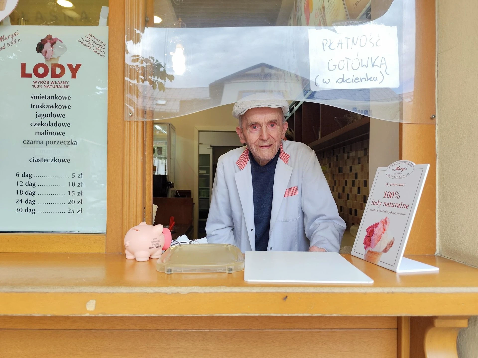 Lodziarnia działa już 35 lat W Krościenku lody u 97-letniego pana Felicjana zna każdy