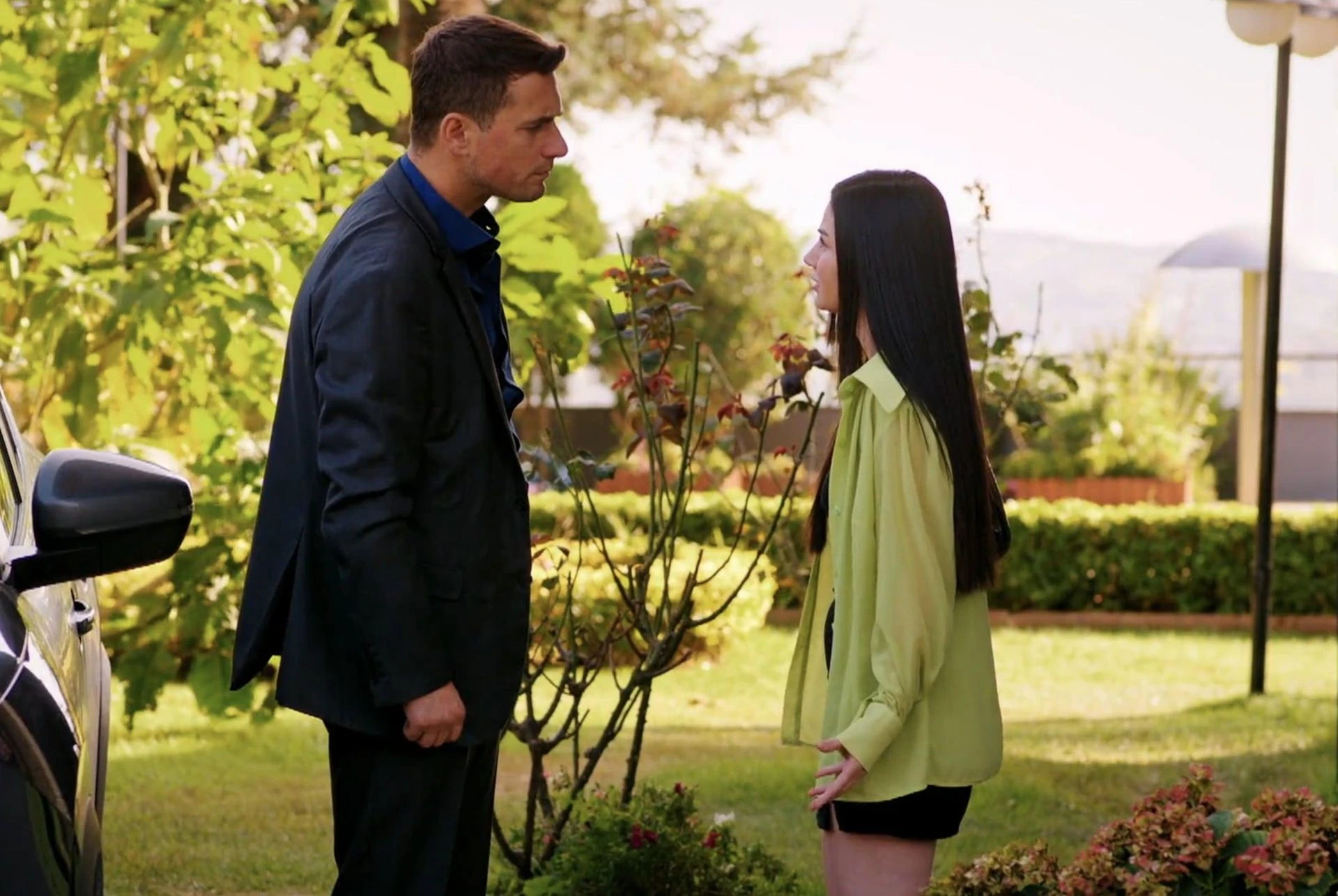 Tureckie seriale Miłość i nadzieja, odcinek 280: Podróż poślubna Bahar i Kuzeya przerwana! Wreszcie dowie się prawy o Sili i nigdzie nie wyjadą - ZDJĘCIA