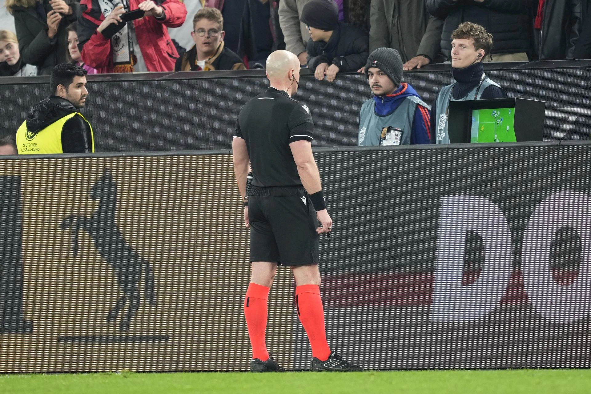 Odpowiedź z centrali No i wszystko jasne, UEFA oceniła pracę Szymona Marciniaka w Mediolanie. Krótko i do…