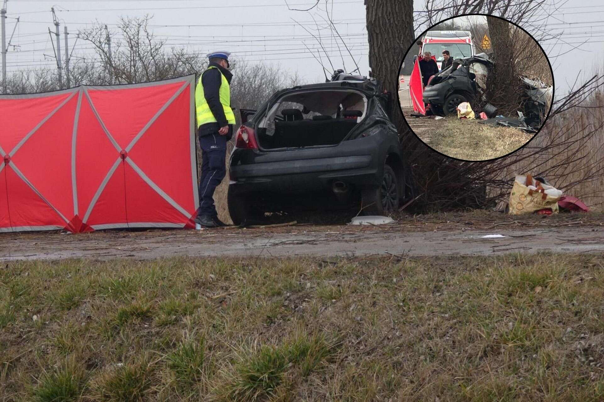 KOSZMAR Malutki peugeot uderzył w drzewo na łuku drogi. Nie żyją dwie osoby