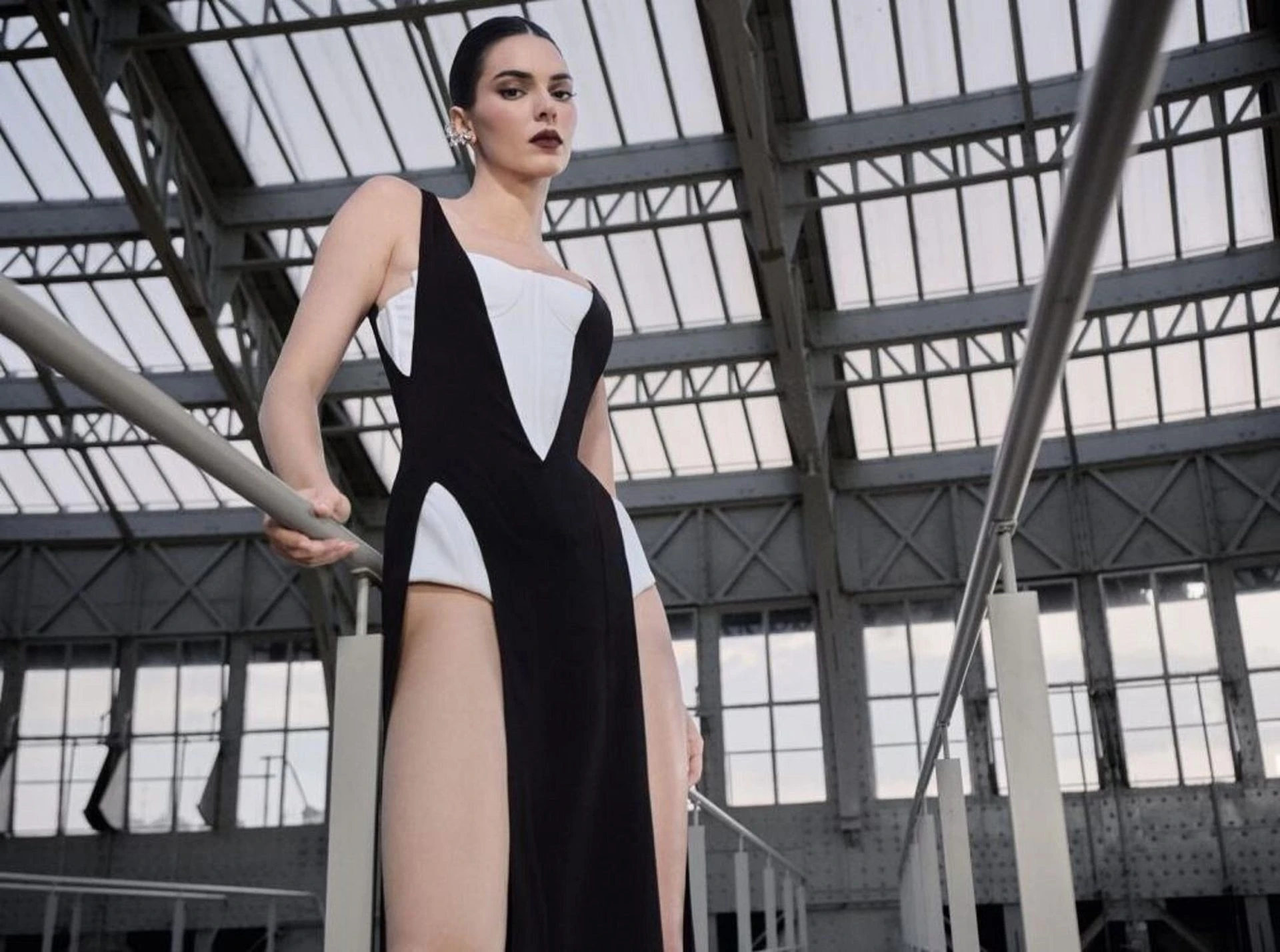 Strefa beauty L’Oréal Paris i Mugler w limitowanej kolekcji kosmetyków do makijażu, która redefiniuje piękno